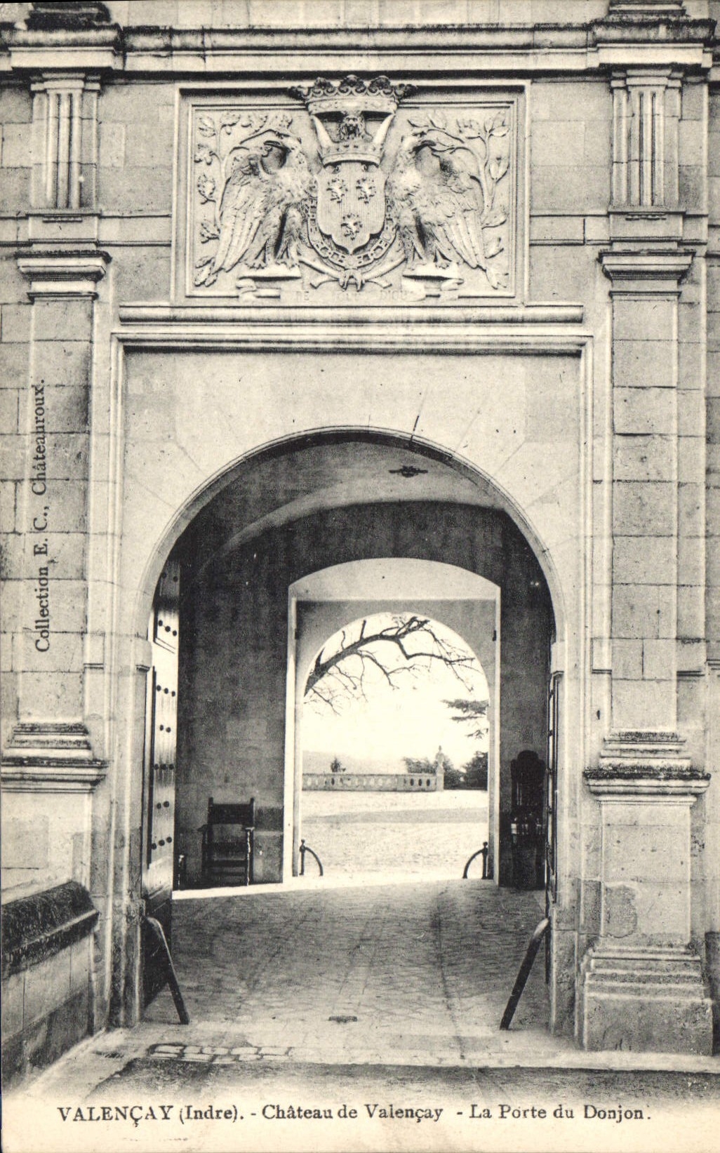 CPA Valencay Indre Chateau de Valencay la Porte du Donjon 