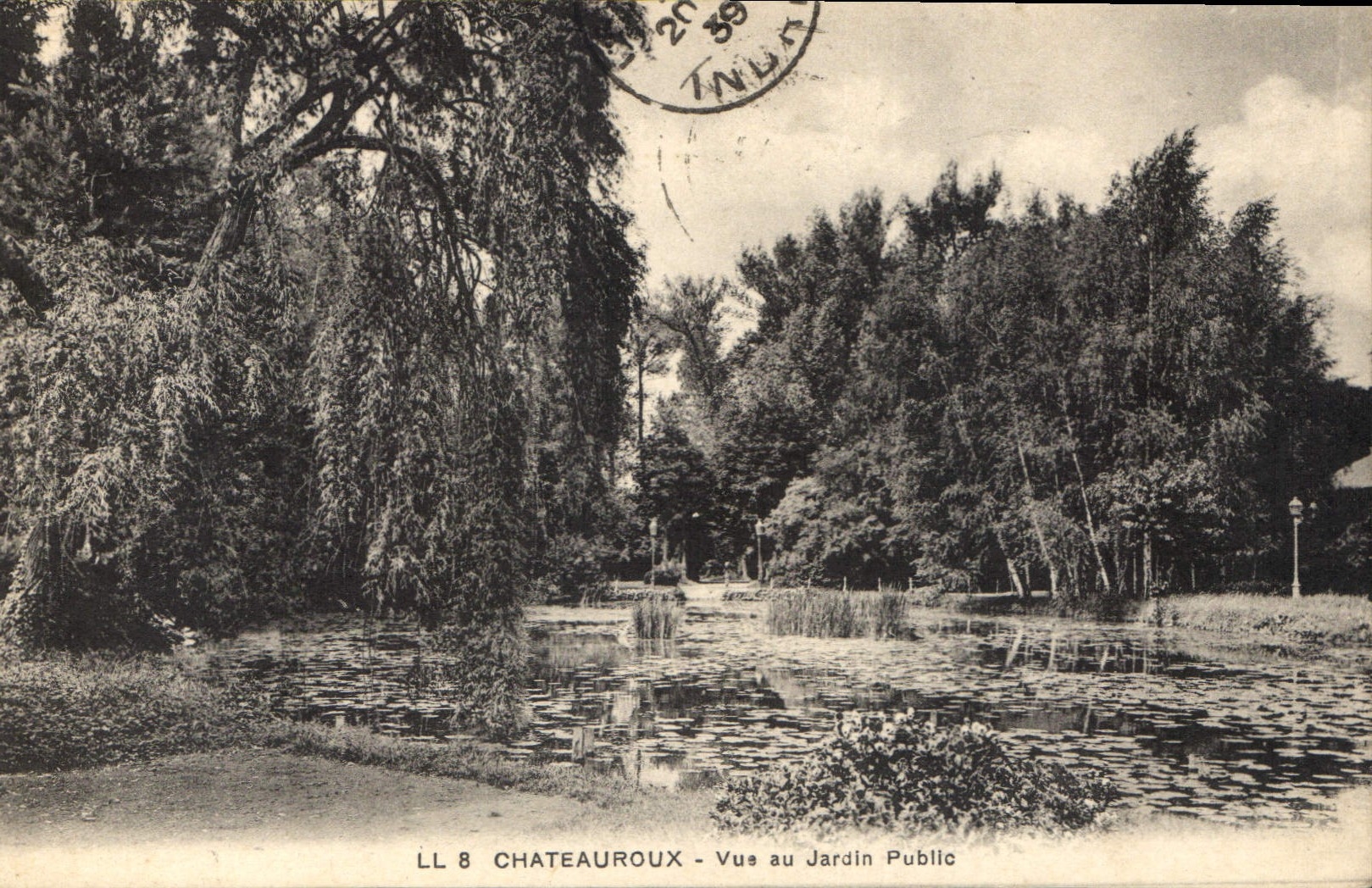 CPA Chateauroux vus au jardin Public