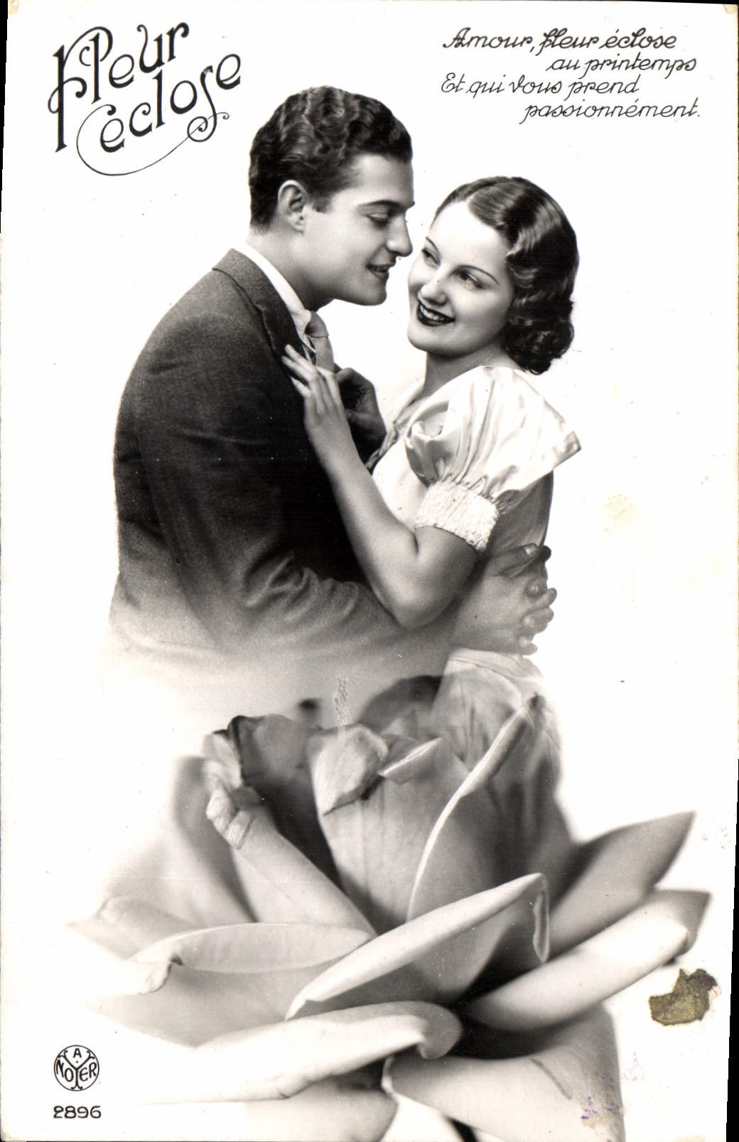 CPA Fleur eclose amour fleur eclose au printemps et qui vous prend passionnement Femme