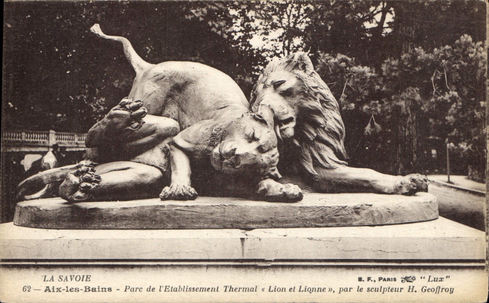 CPA La Savoie Aix les Bains Parc de l'Etablissement Thermal Lion et Lionne par le sculpteur H Geoffr