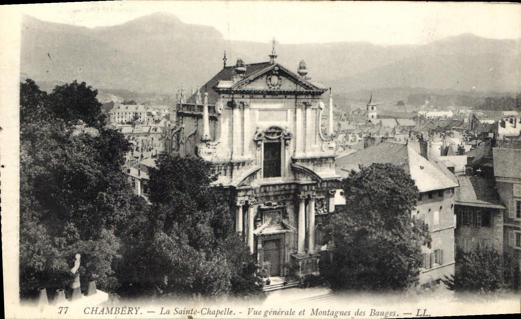 CPA Chambery la Sainte Chapelle vue generale et Montagnes des Bouges 