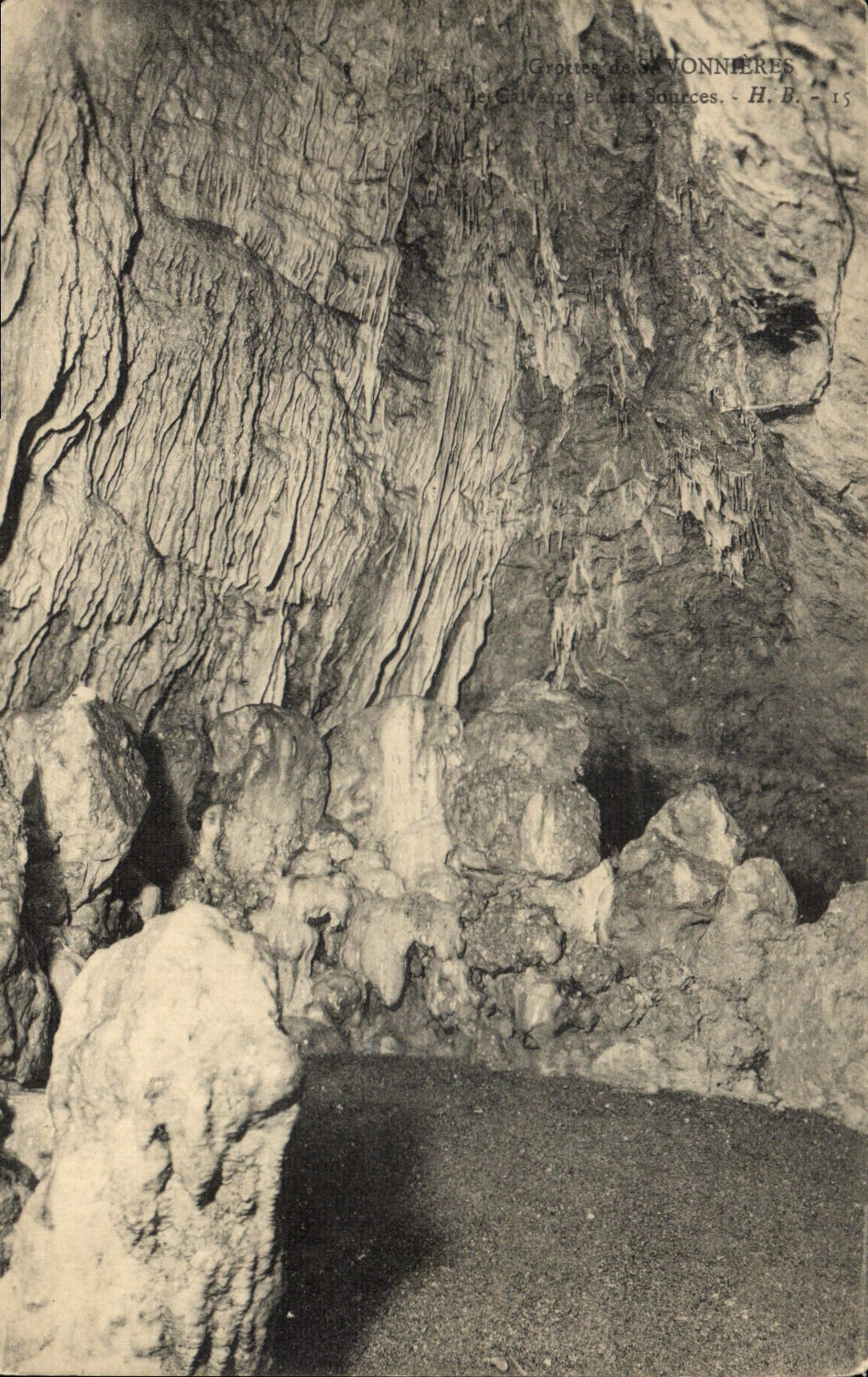 CPA Grottes de Savonnieres Le calvaire et les sources