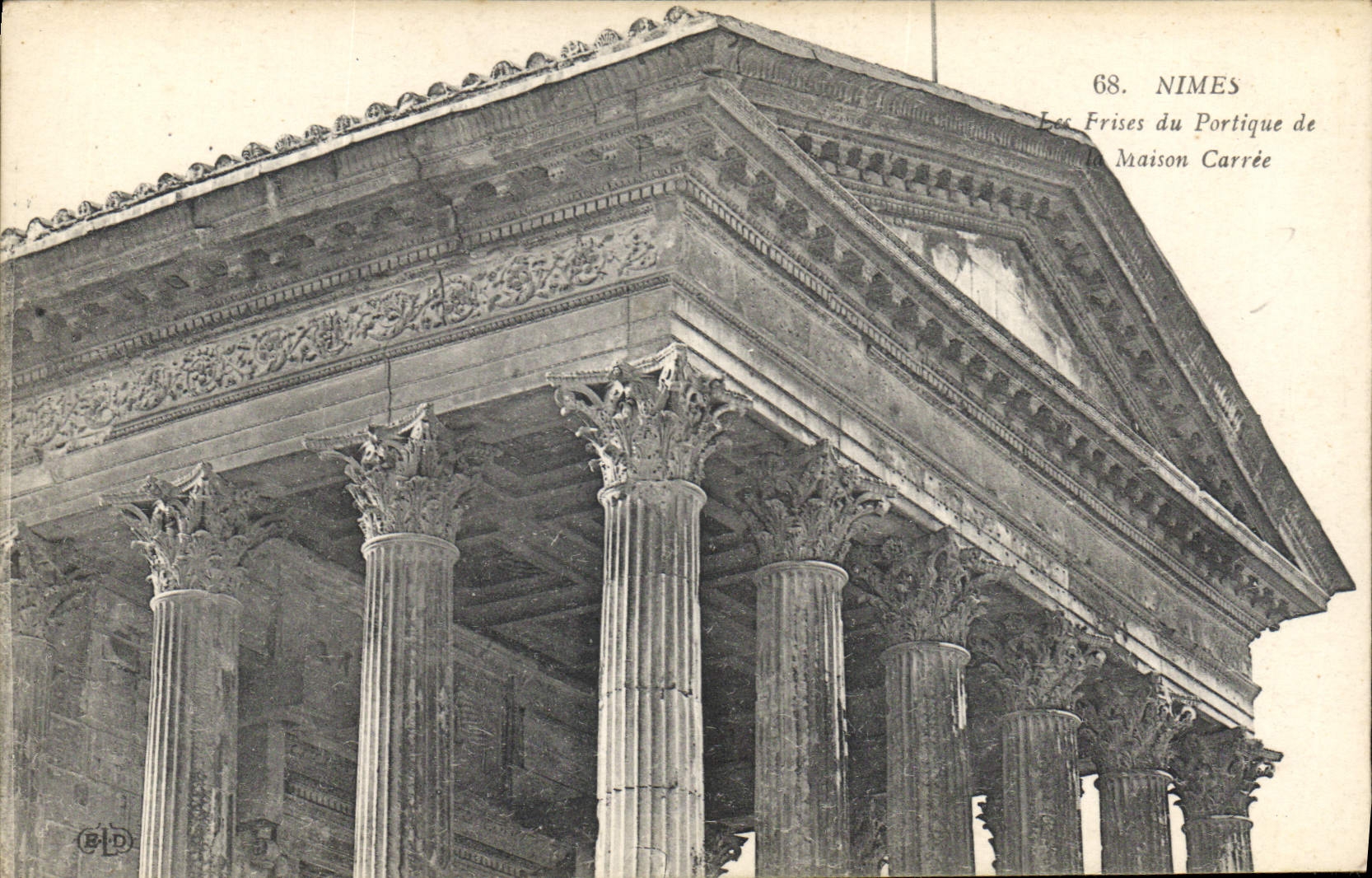 CPA Nimes les Frises du Portique de la Maison Carree 