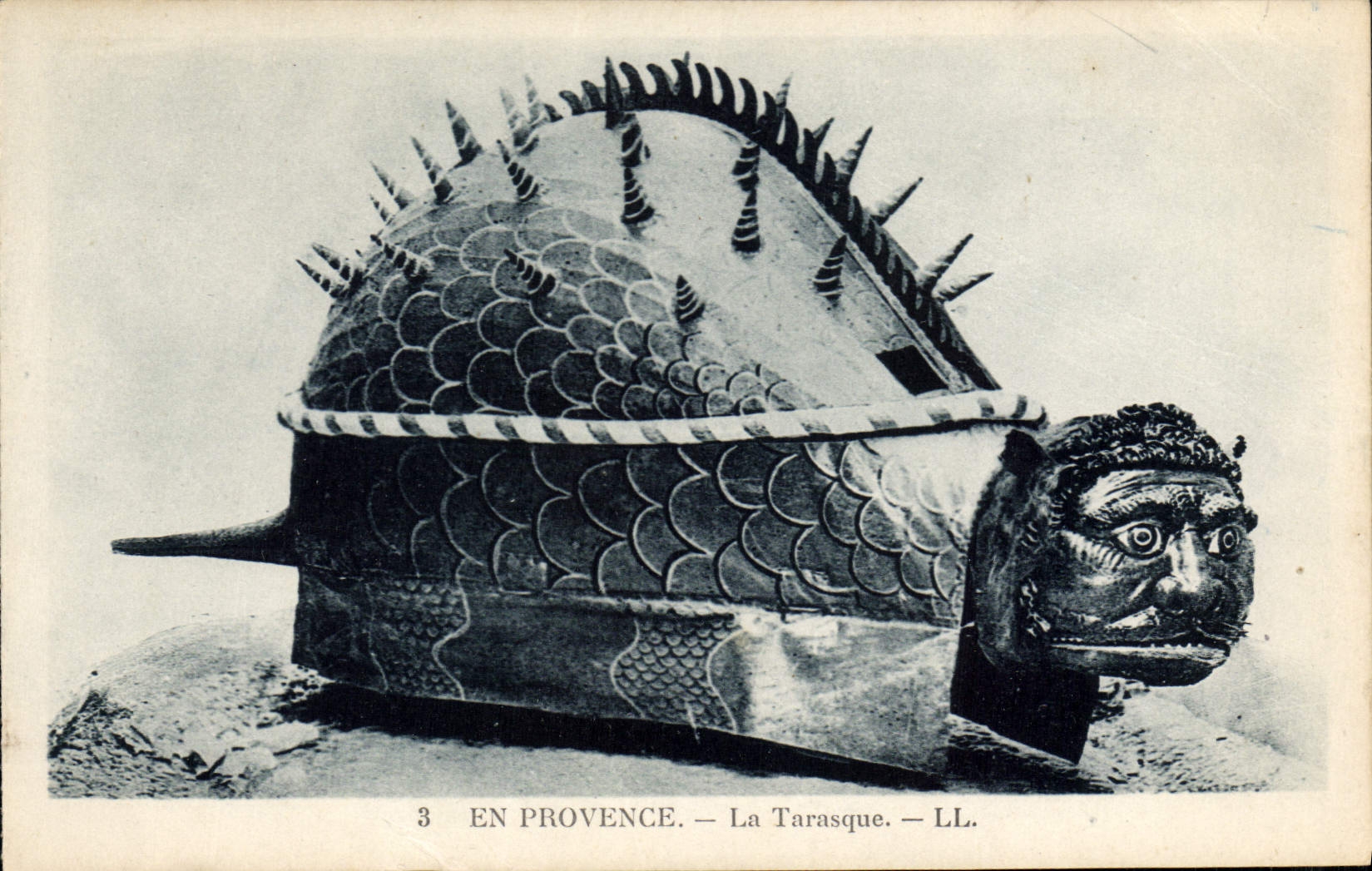 CPA En Provence la Tarasque 