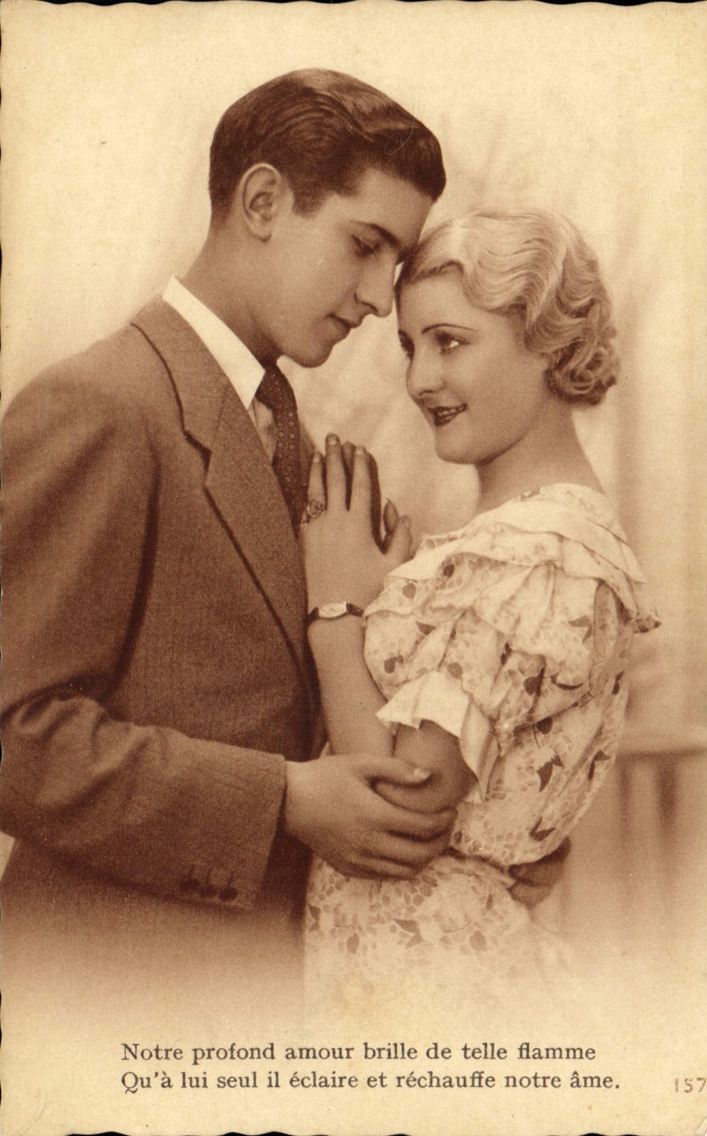 CPA Notre profond amour brille de telle flamme qu'a lui seul il eclaire et rechauffe notre ame Femme