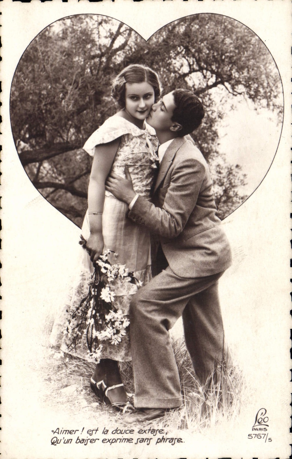 CPA Aimer est la douce extase qy'un Baiser exprime sans Phrase Femme