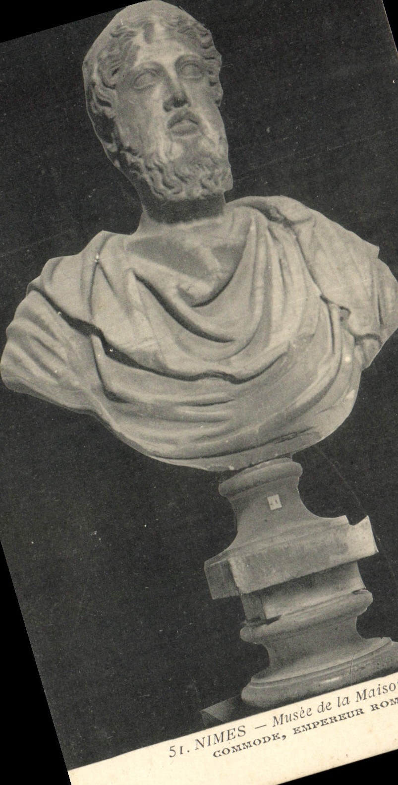 CPA Nimes Musee de la Maison Carree 