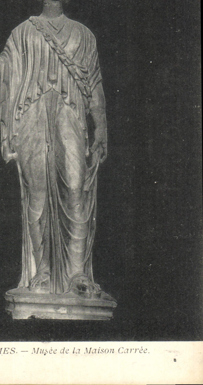 CPA Nimes Musee de la Maison Carree 