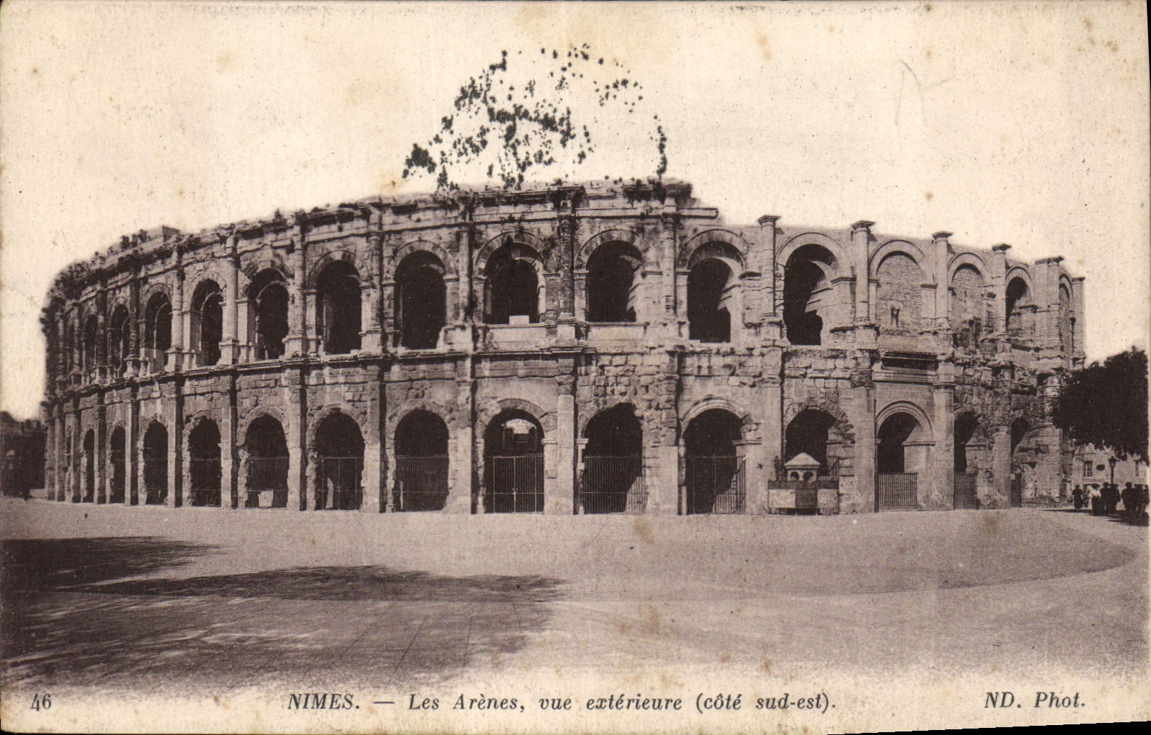CPA Nimes les Arenes vue exterieure cote sud est