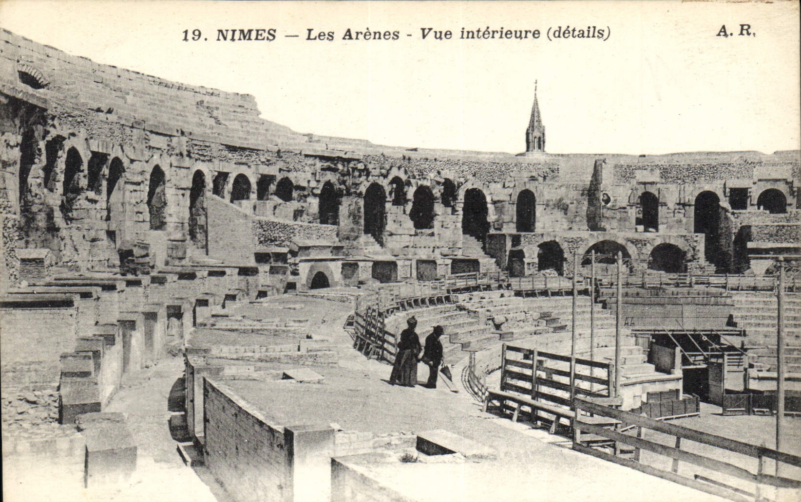 CPA Nimes les Arenes Vue generale details