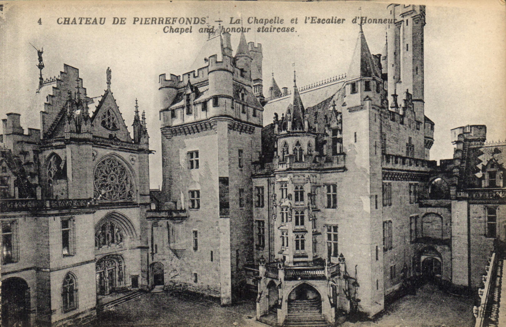 CPA Chateau de Pierrefonds la Chapelle et l'Escalier d'Honneur 