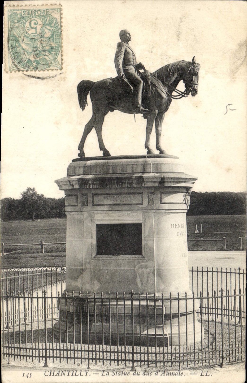 CPA Chantilly la Statue du duc d'Aumale 