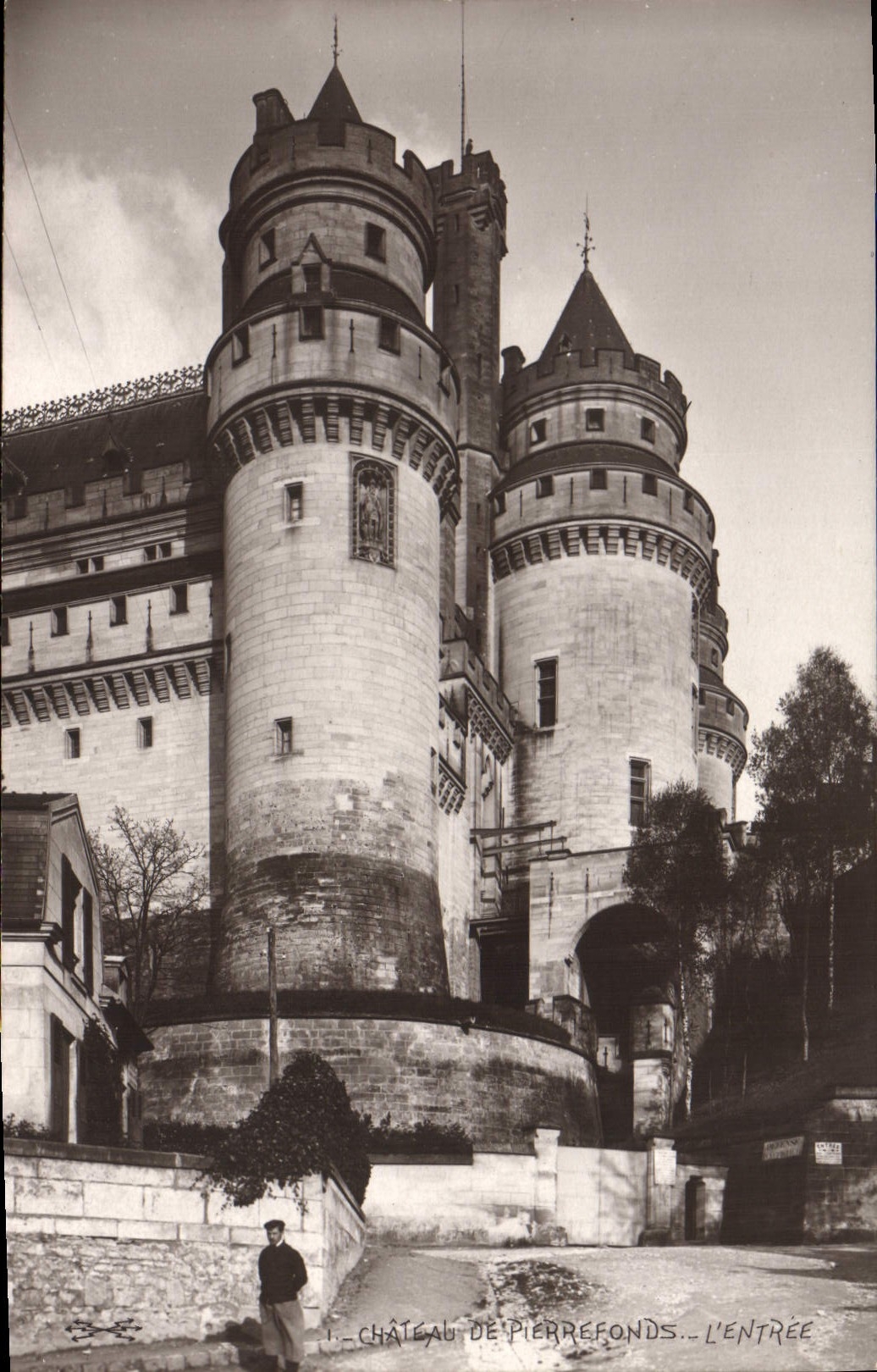 CPA Chateau de Pierrefonds L'Entree 