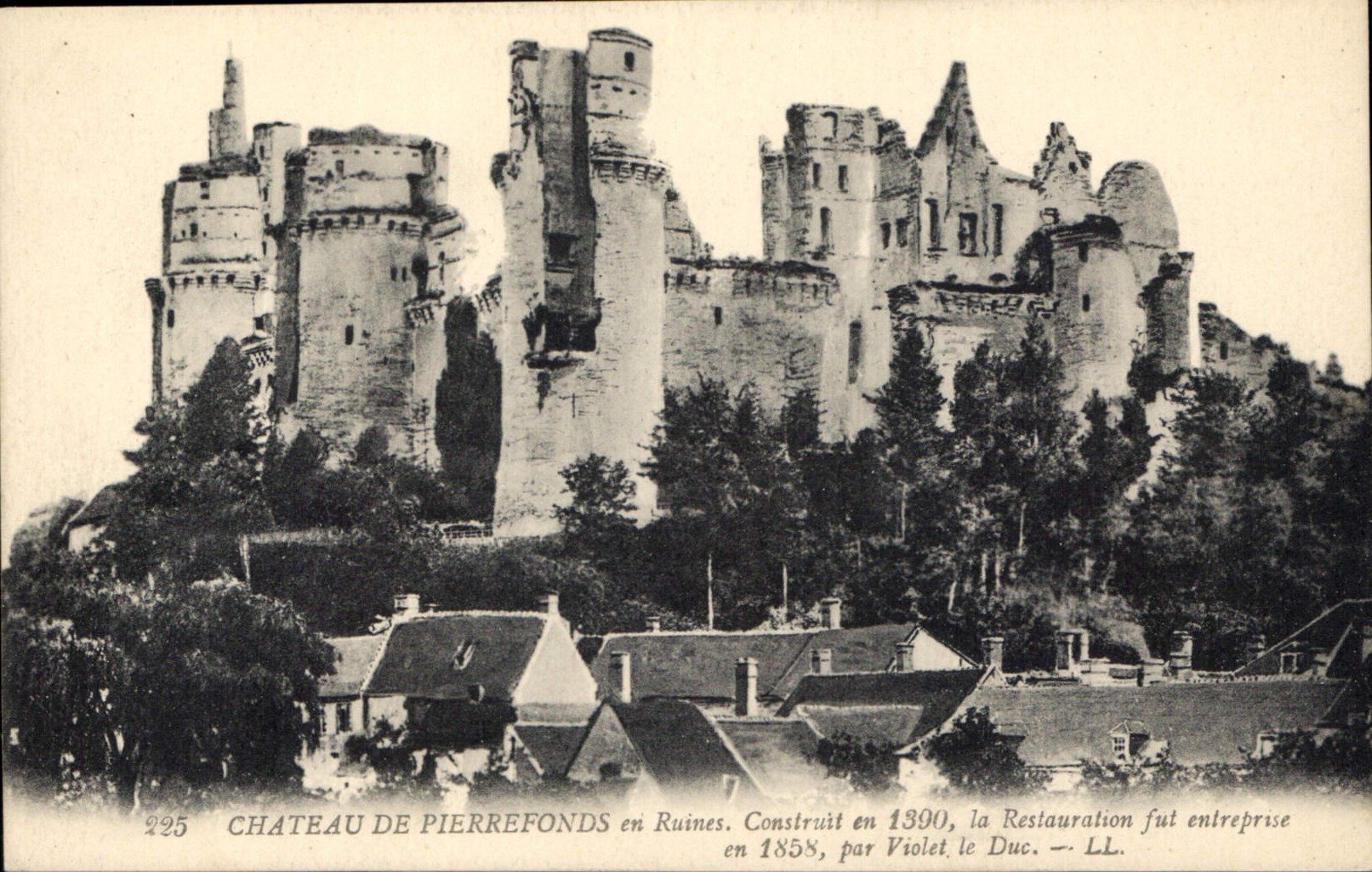 CPA Chateau de Pierrefonds en Ruines 