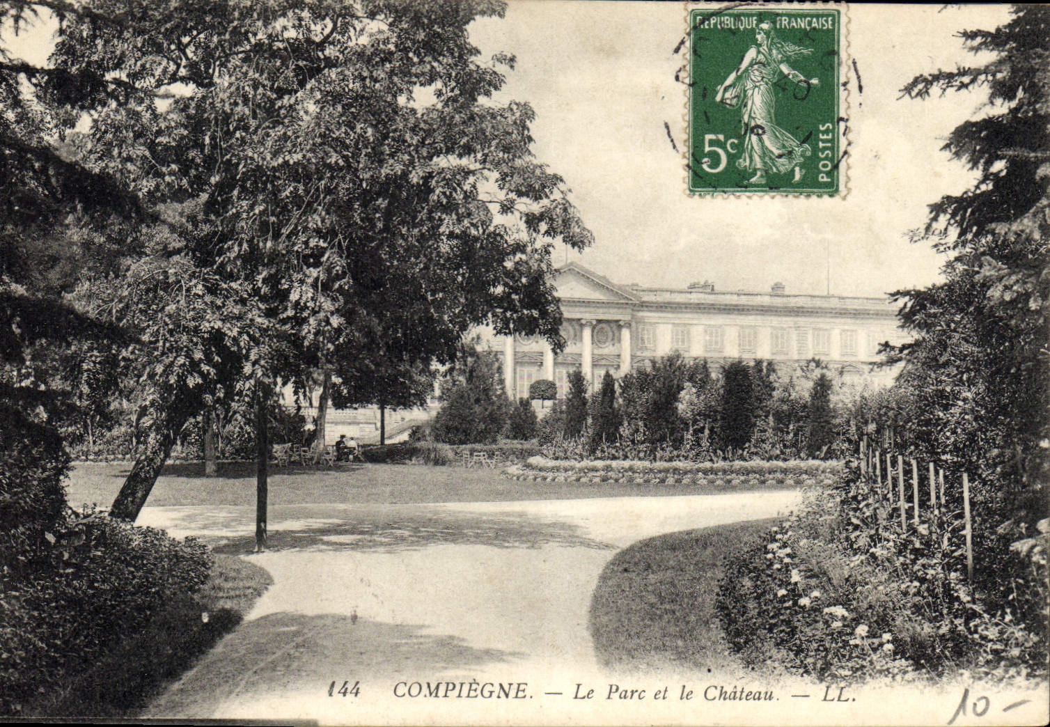 CPA Compiegne le Parc et le Chateau 