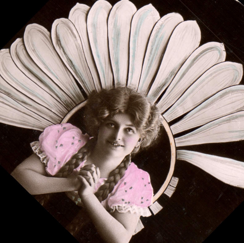 CPA Femme Marguerite