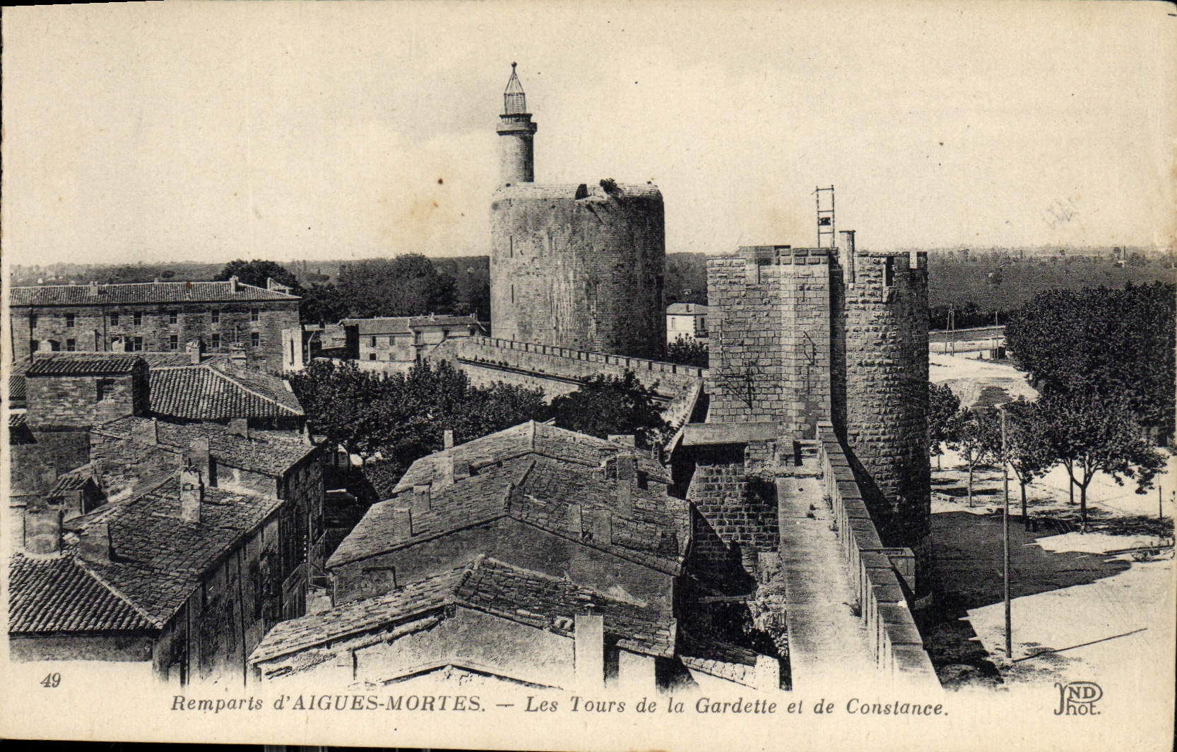 CPA Remparts d'Aigues Mortes les Tours de la Gardette et de Constance 