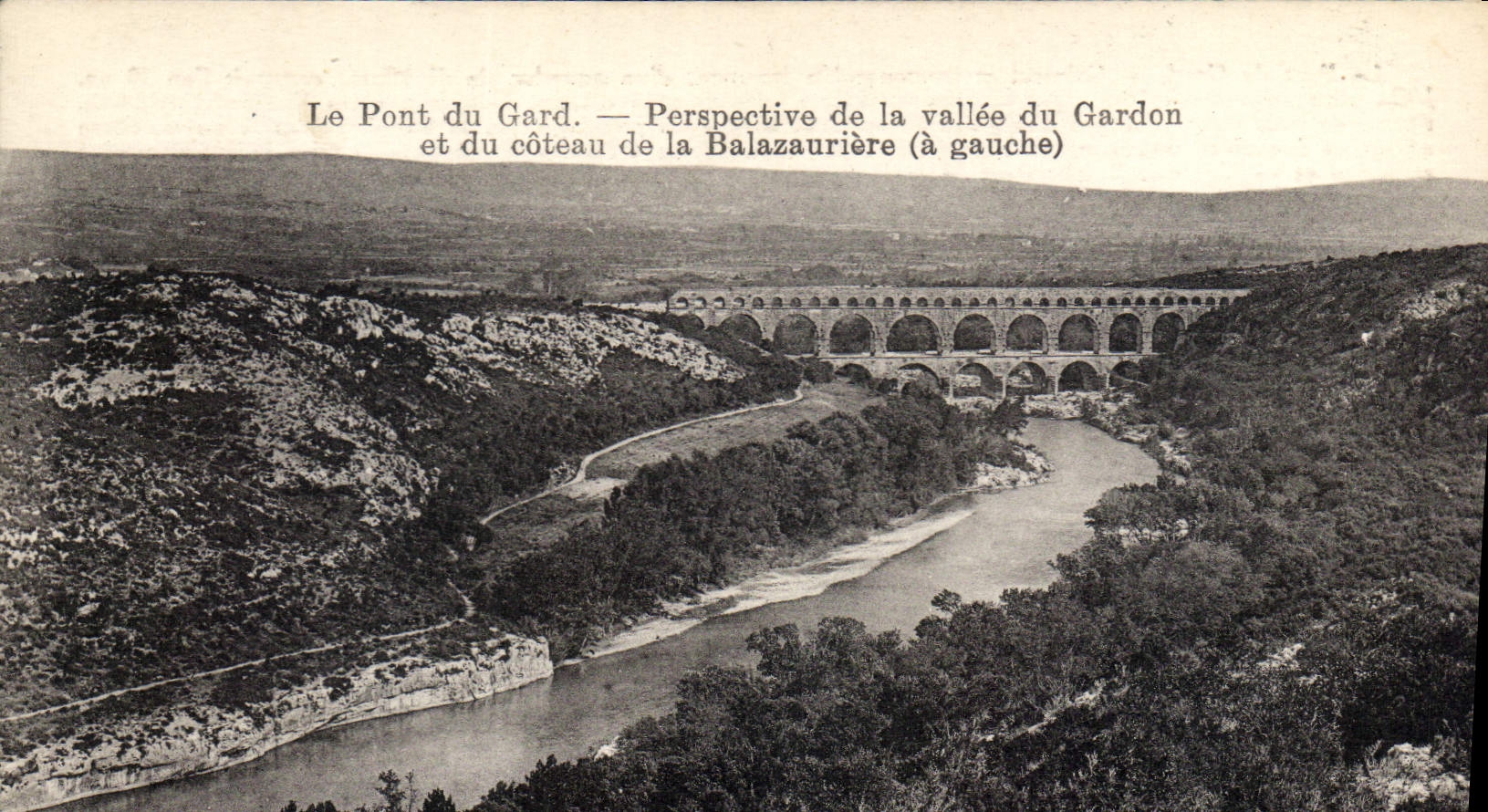CPA le Pont du Gard Perspecive de la vallee du Gardon et du coteau de la Balazaauriere a gauche