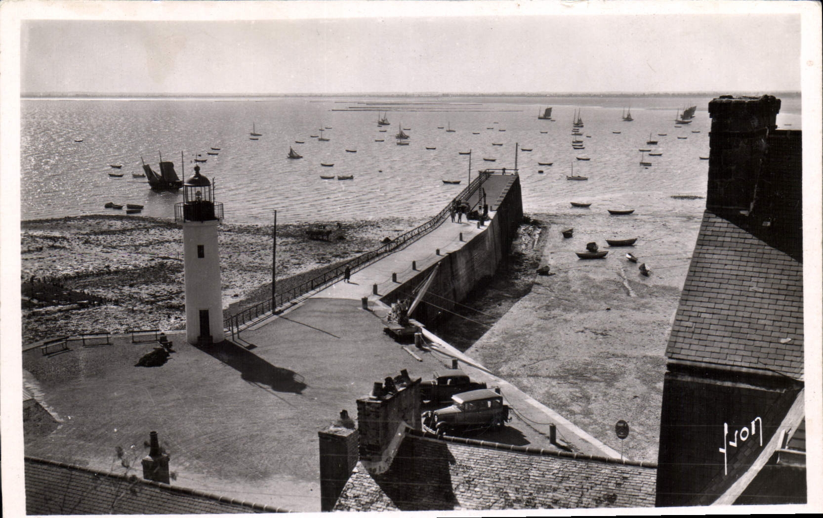 CPA Cancale Ille et Vilaise le Phare et le Jetee de la Haute 