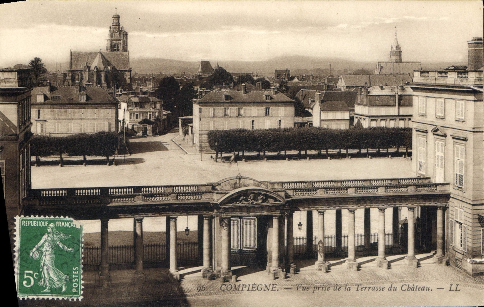 CPA Compiegne Vue sur de la Terrasse du Chateau 