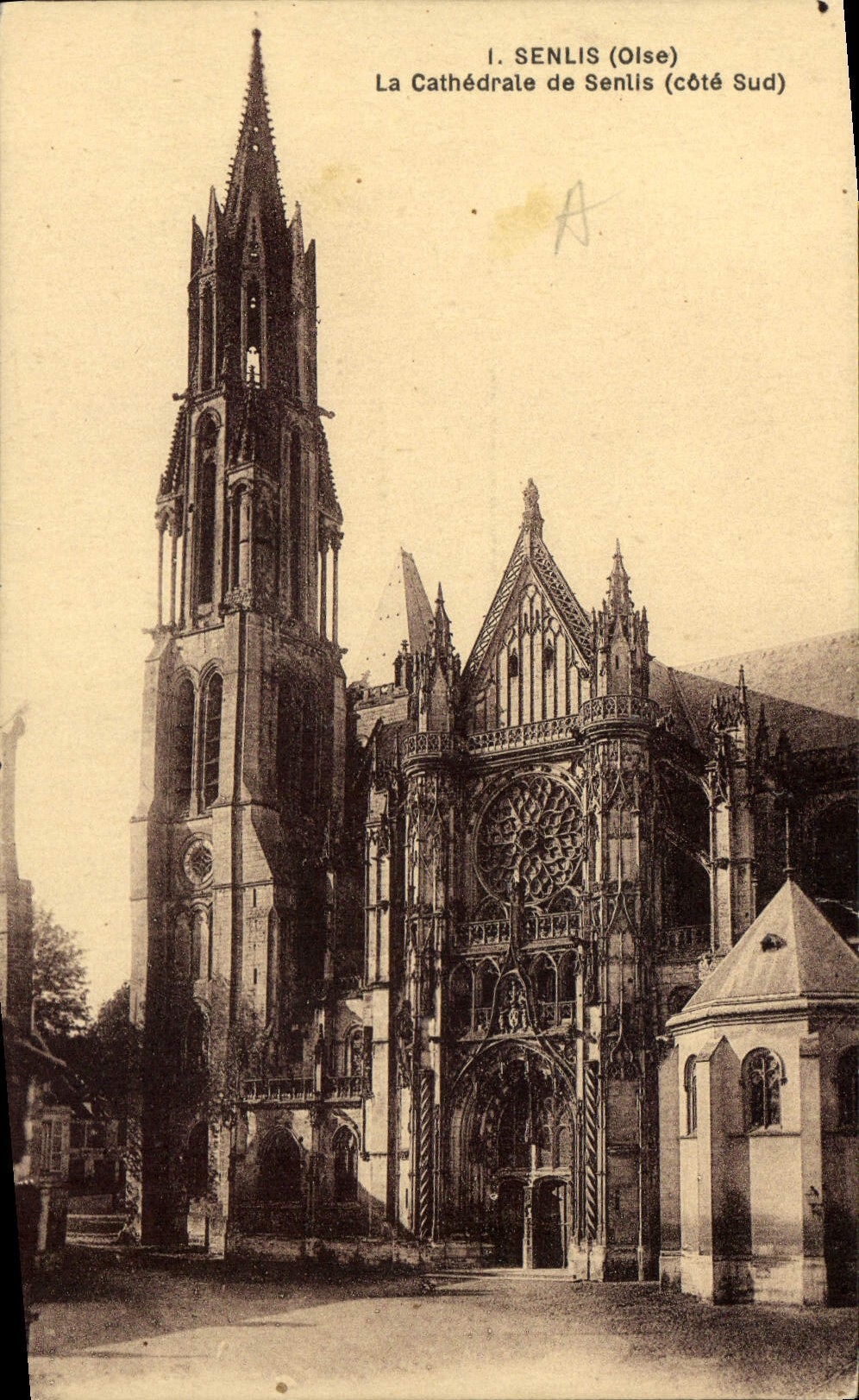 CPA Senlis Olse La Cathedrale de Senlis Cote Sud