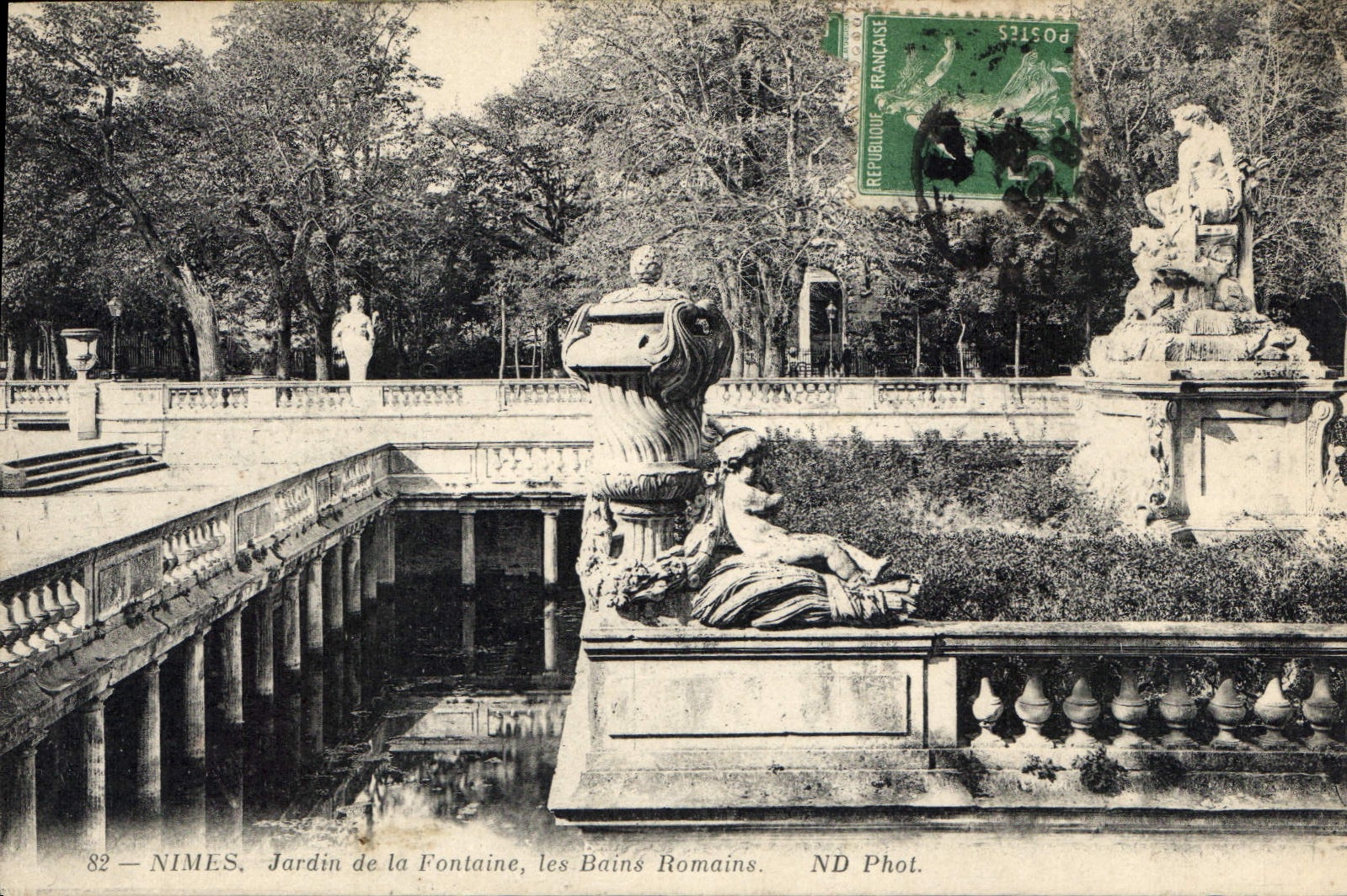 CPA Nimes Jardin de la Fontaine 