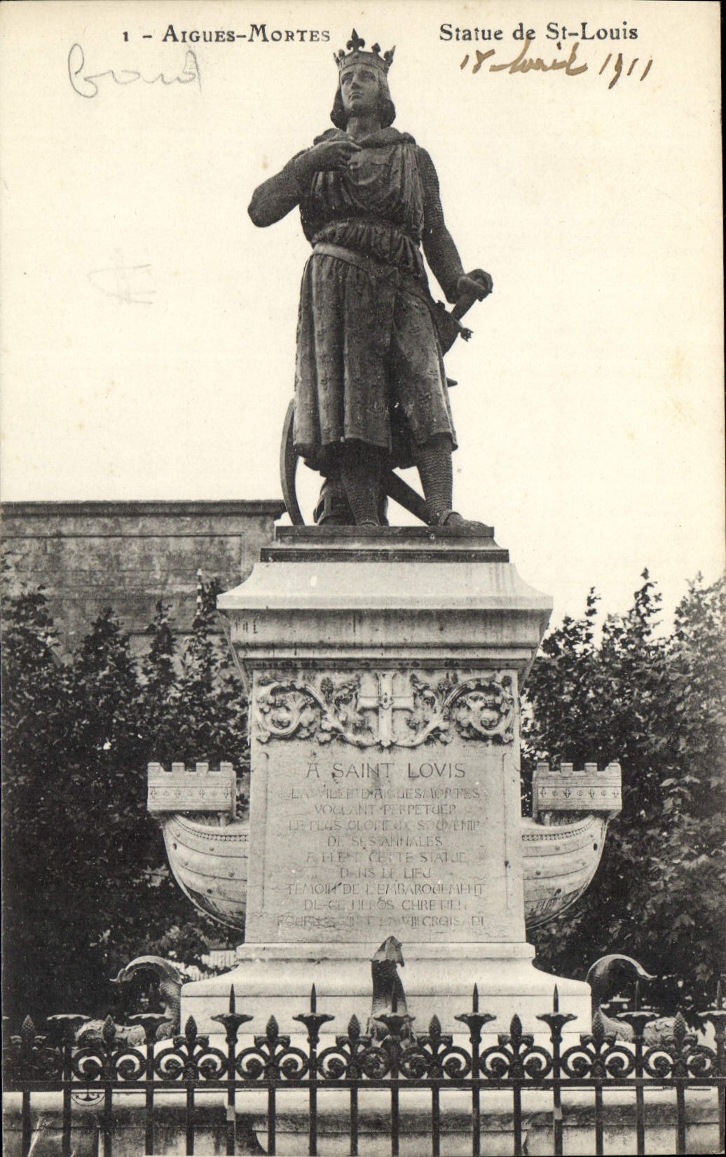 CPA Aigues Mortes Statue de St Louis 
