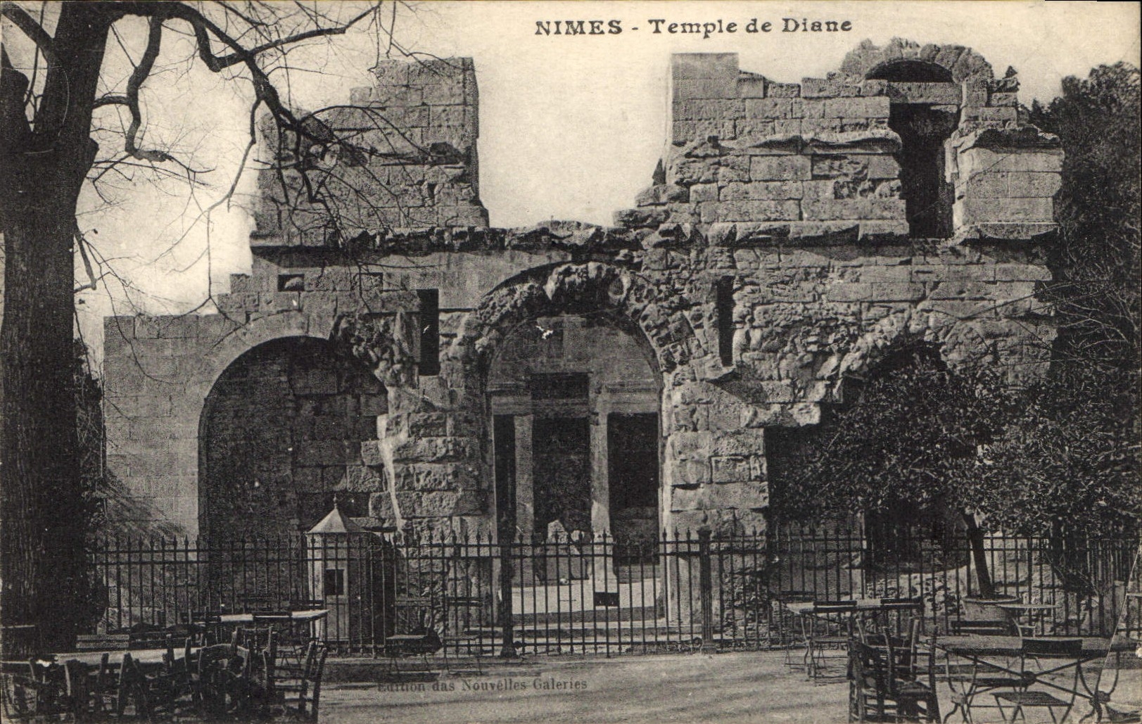 CPA Nimes Temple de Diane 