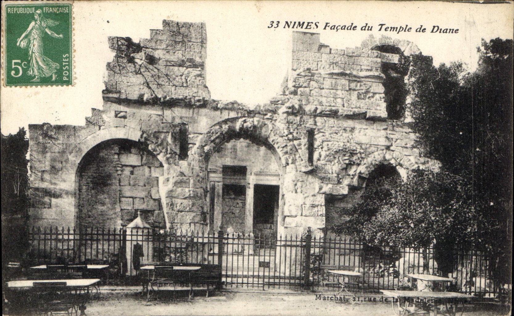 CPA Nimes Facade du Temple de Diane 