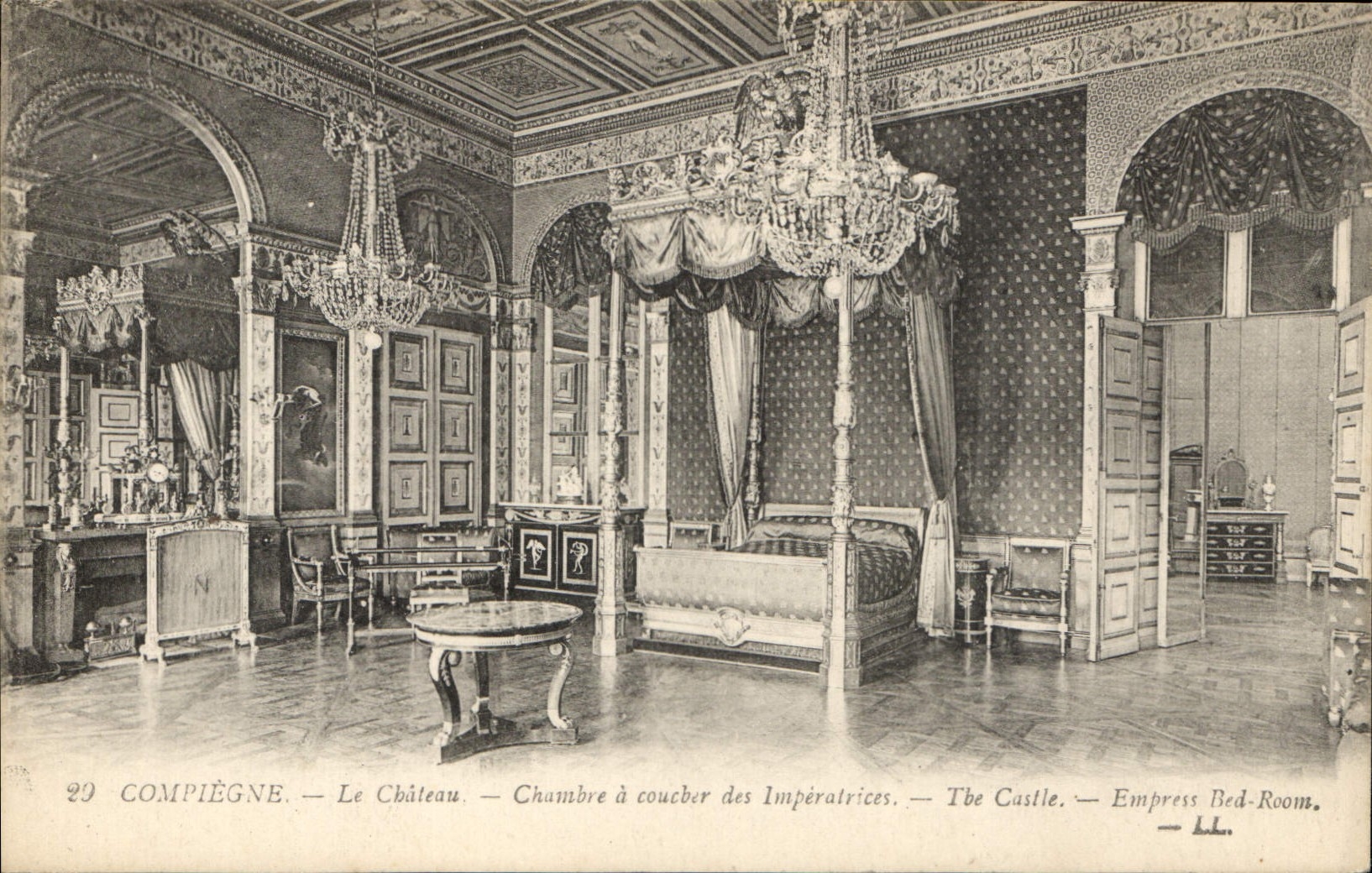 CPA Compiegne Le Chateau Chambre a coucher des Imperatrices 