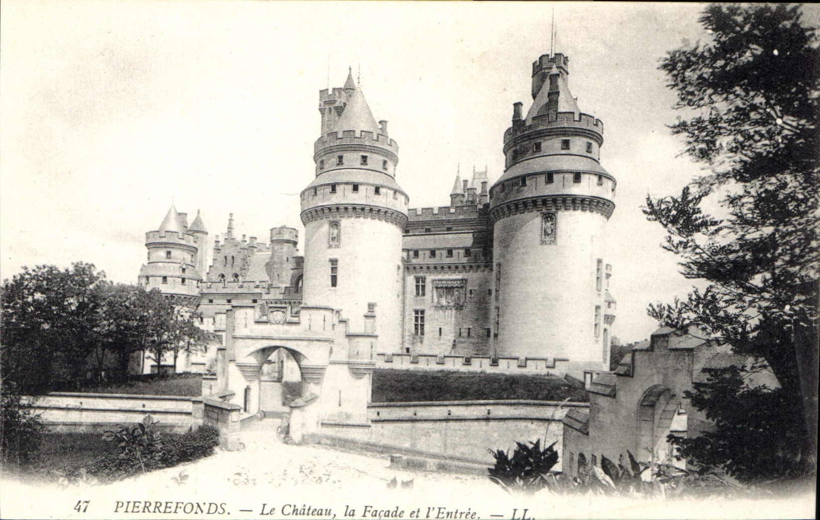 CPA Pierrefonds Le Chateau la Facade et l'Entree 