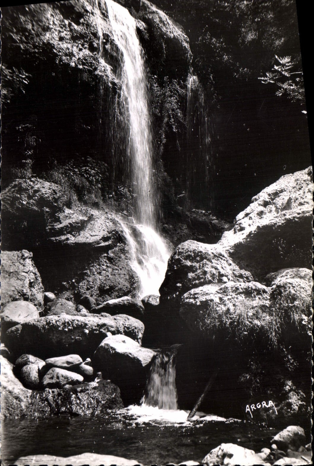 CPA Vic sur Cere Cantal Cascade de la Roucole
