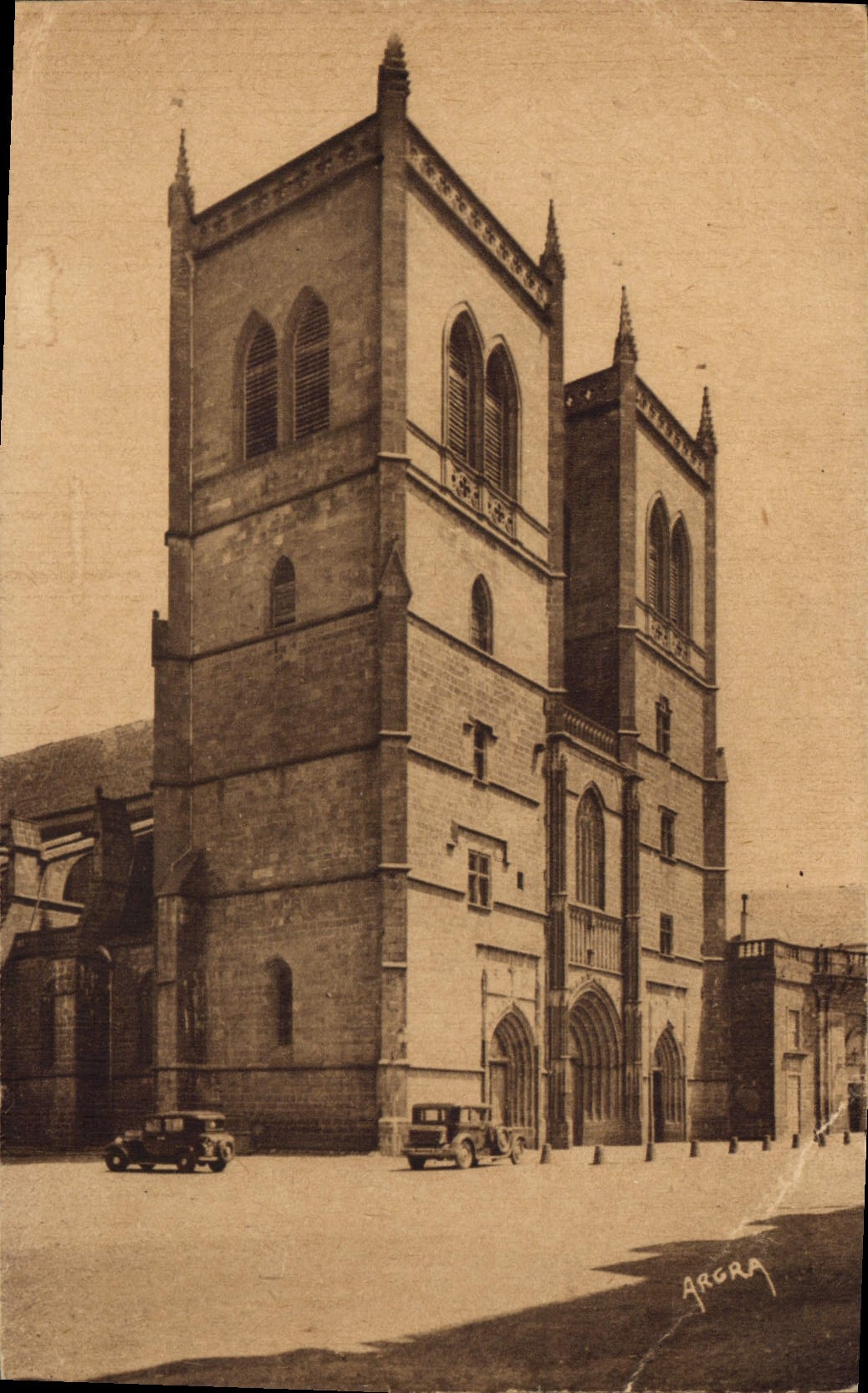 CPA Saint Flour La Cathedrale 