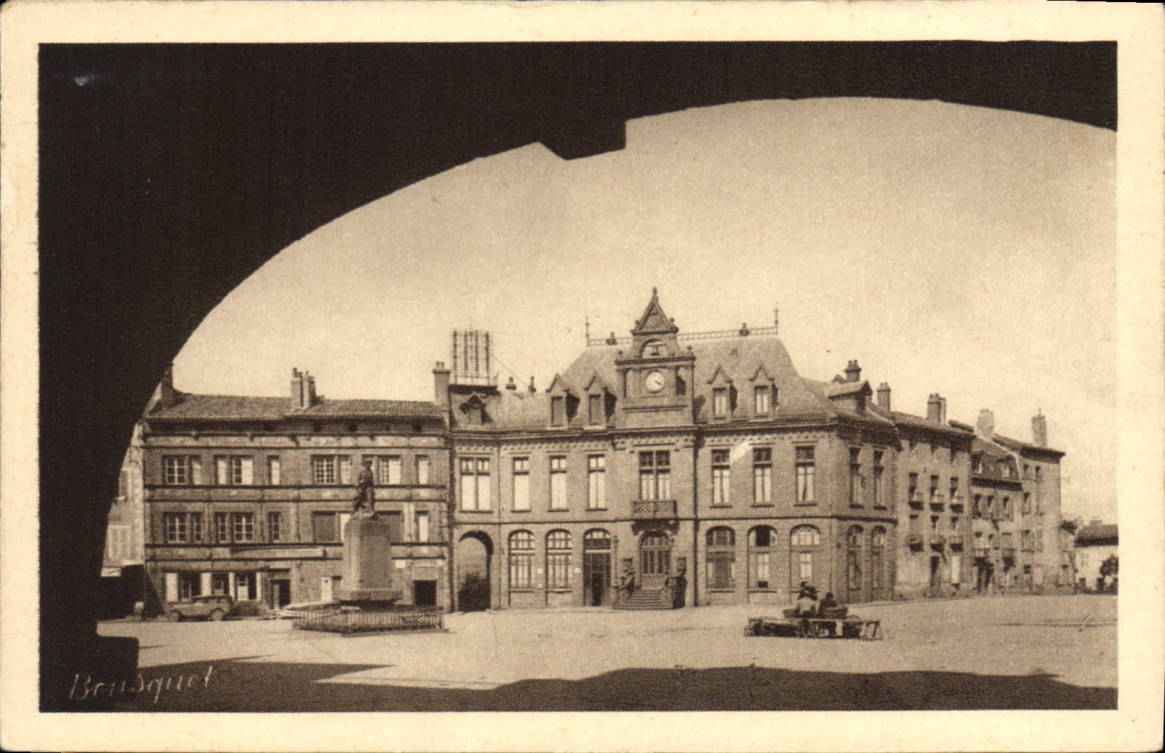 CPA Saint Flour Maison Consulaire et la Poste 