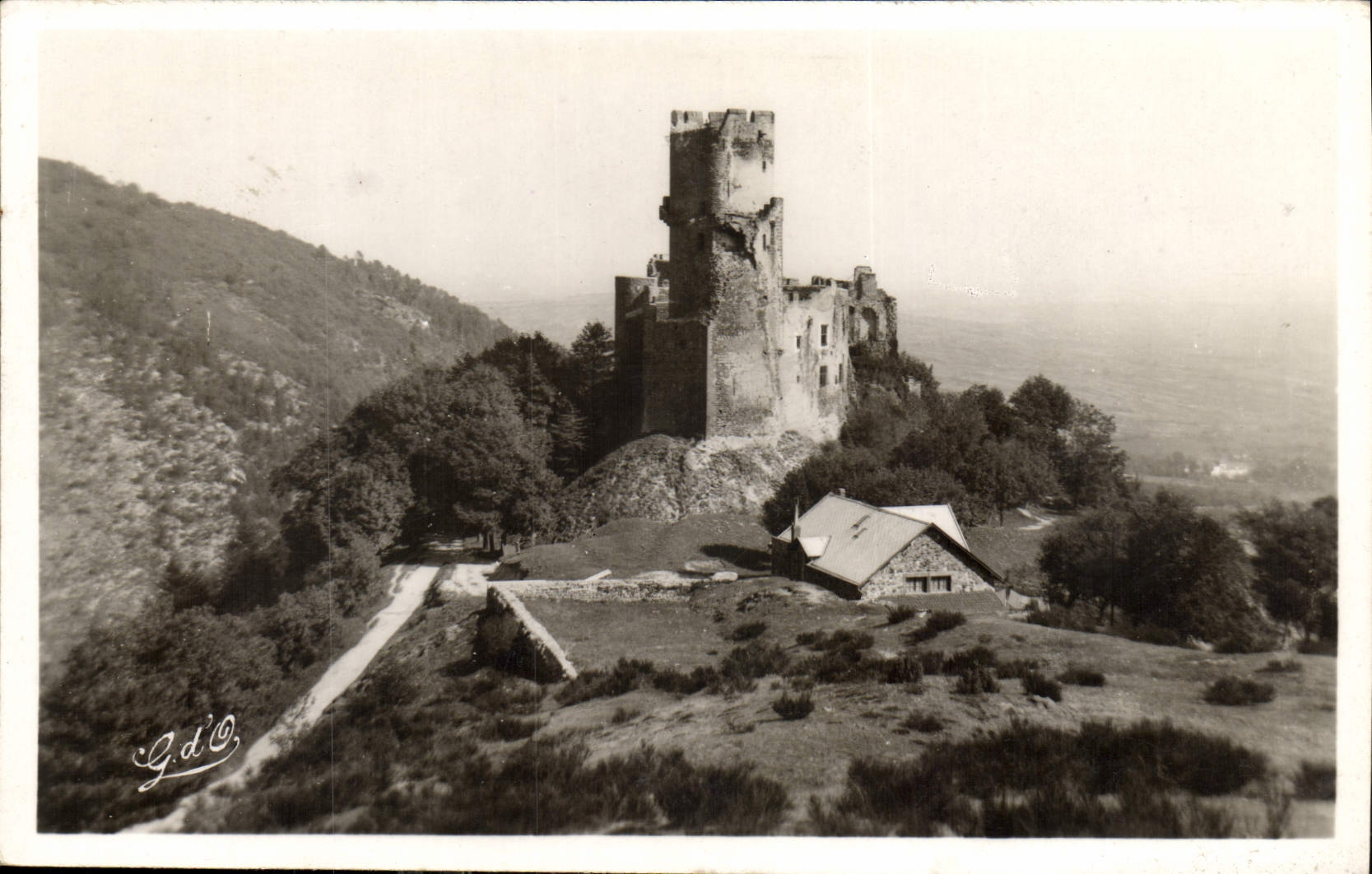 CPA L'Auvergne Chateau de Tournoel 