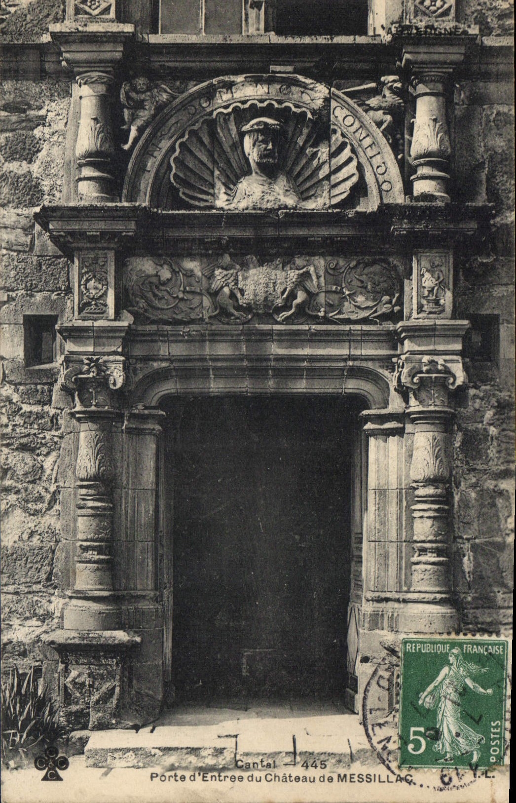 CPA Cantal Porte d'Entree du Chateau de Messillac 