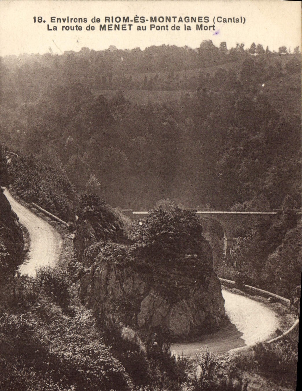 CPA Environs de Riom es Montagnes Cantal La Route de Menet au Pont de la Mort 