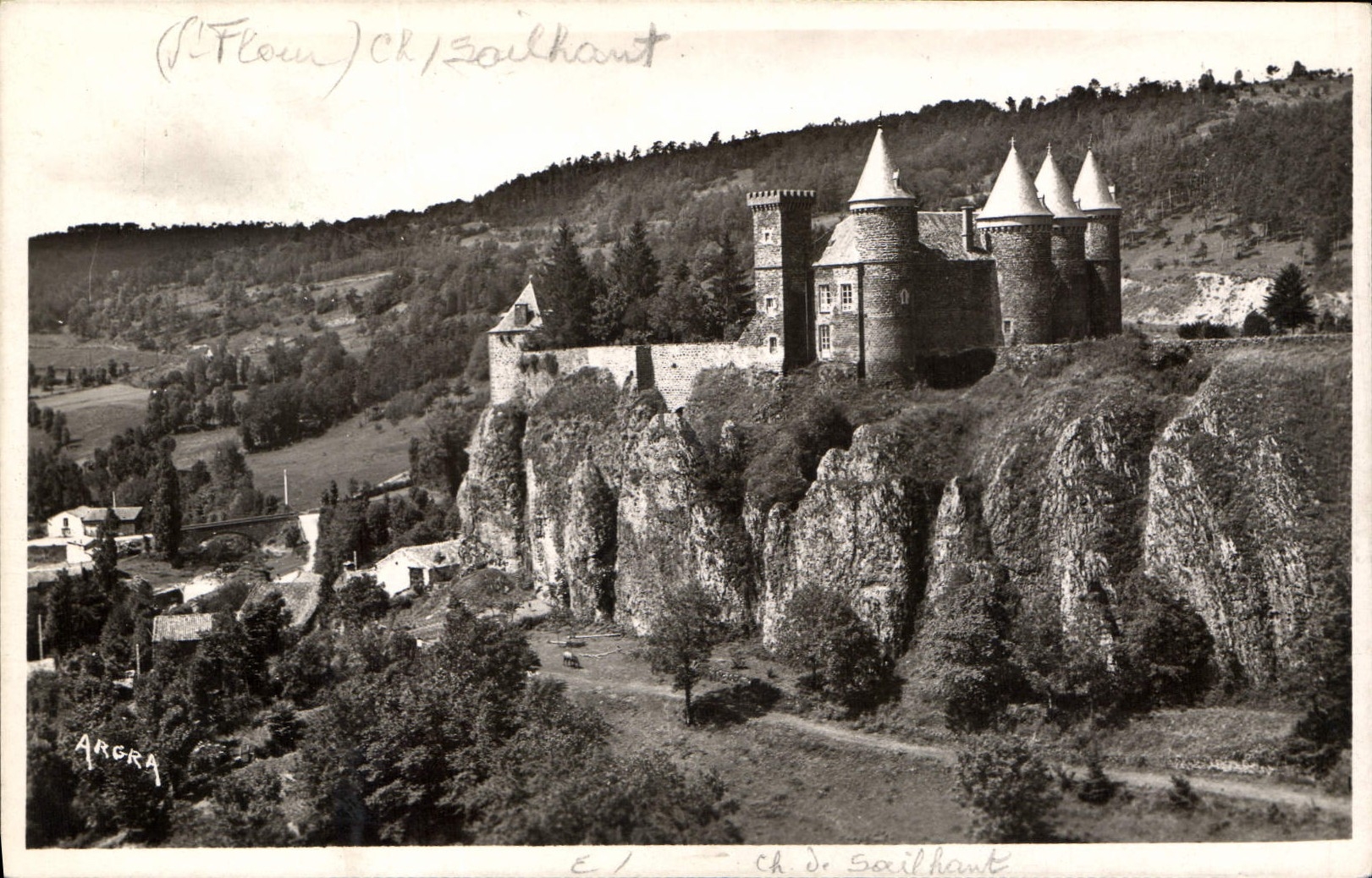 CPA Environs de Saint Flour Le Chateau de Sallhaut