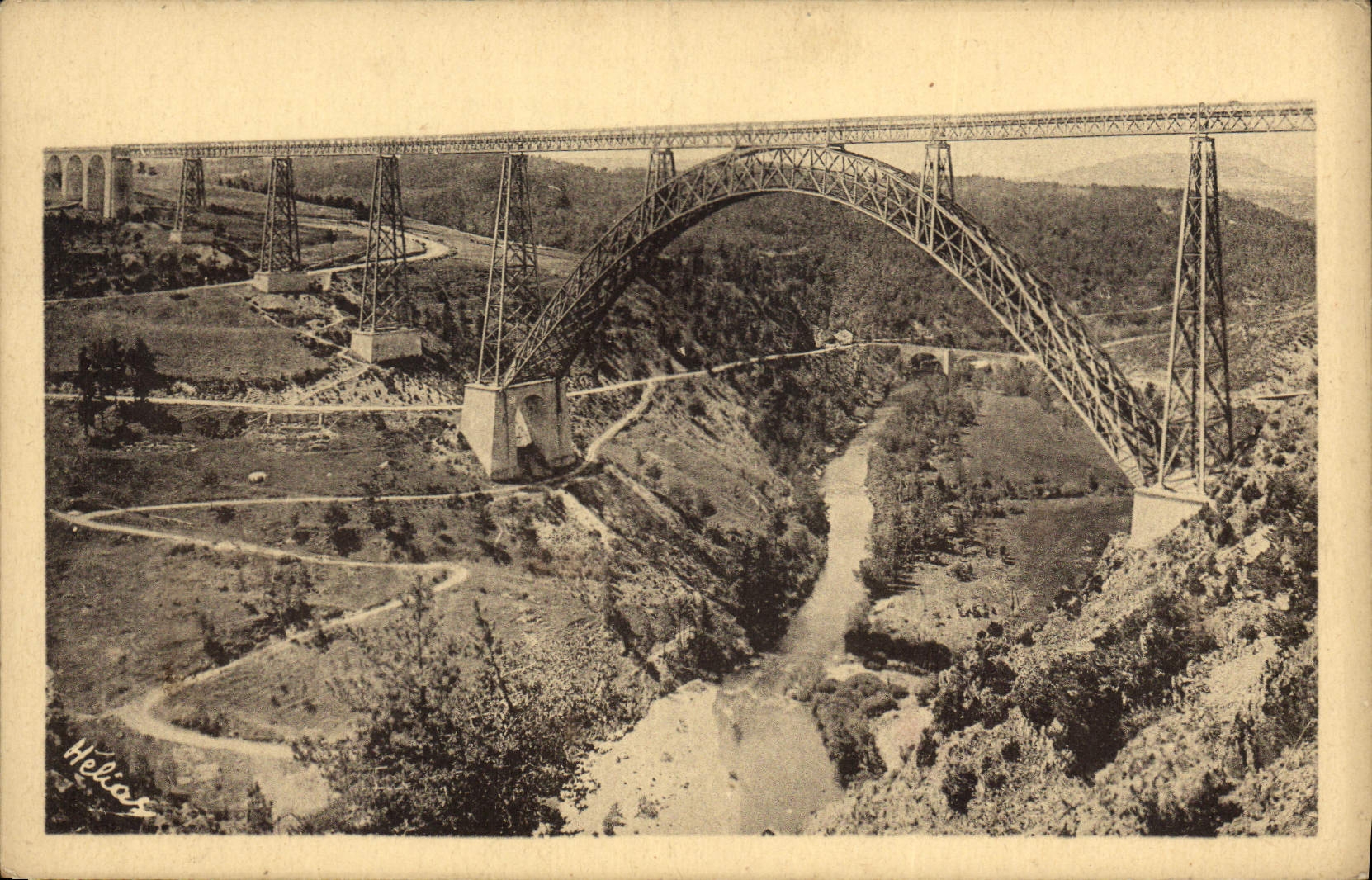 CPA Garabit Le Viaduc et la Vallee de la Truyere 