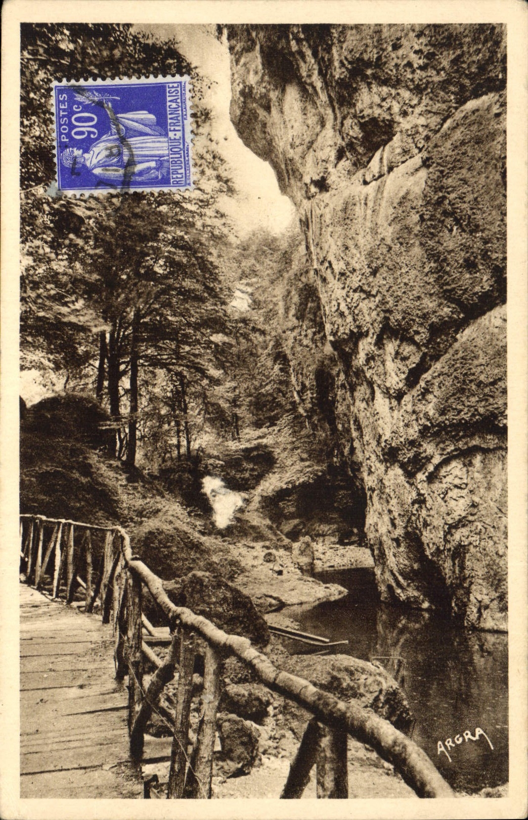 CPA Vic sur Cere Cantal Le Pas de la Cere