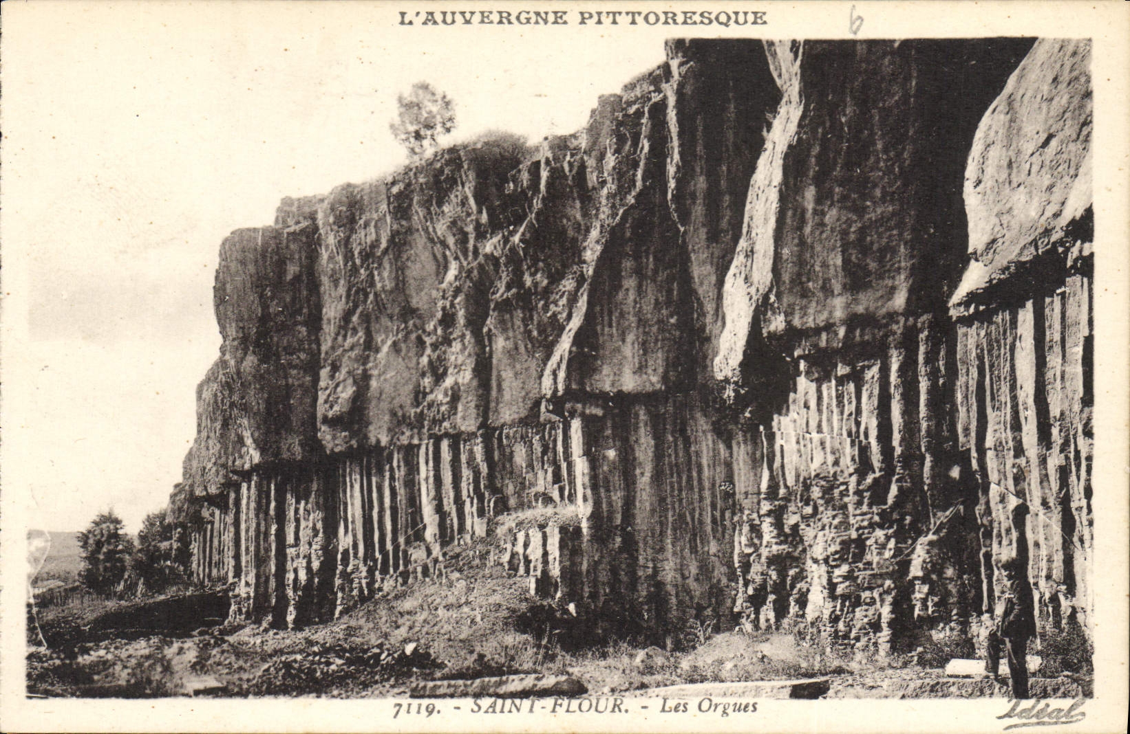 CPA L'Auvergne Pittoresque Saint Flour Les Orgues 