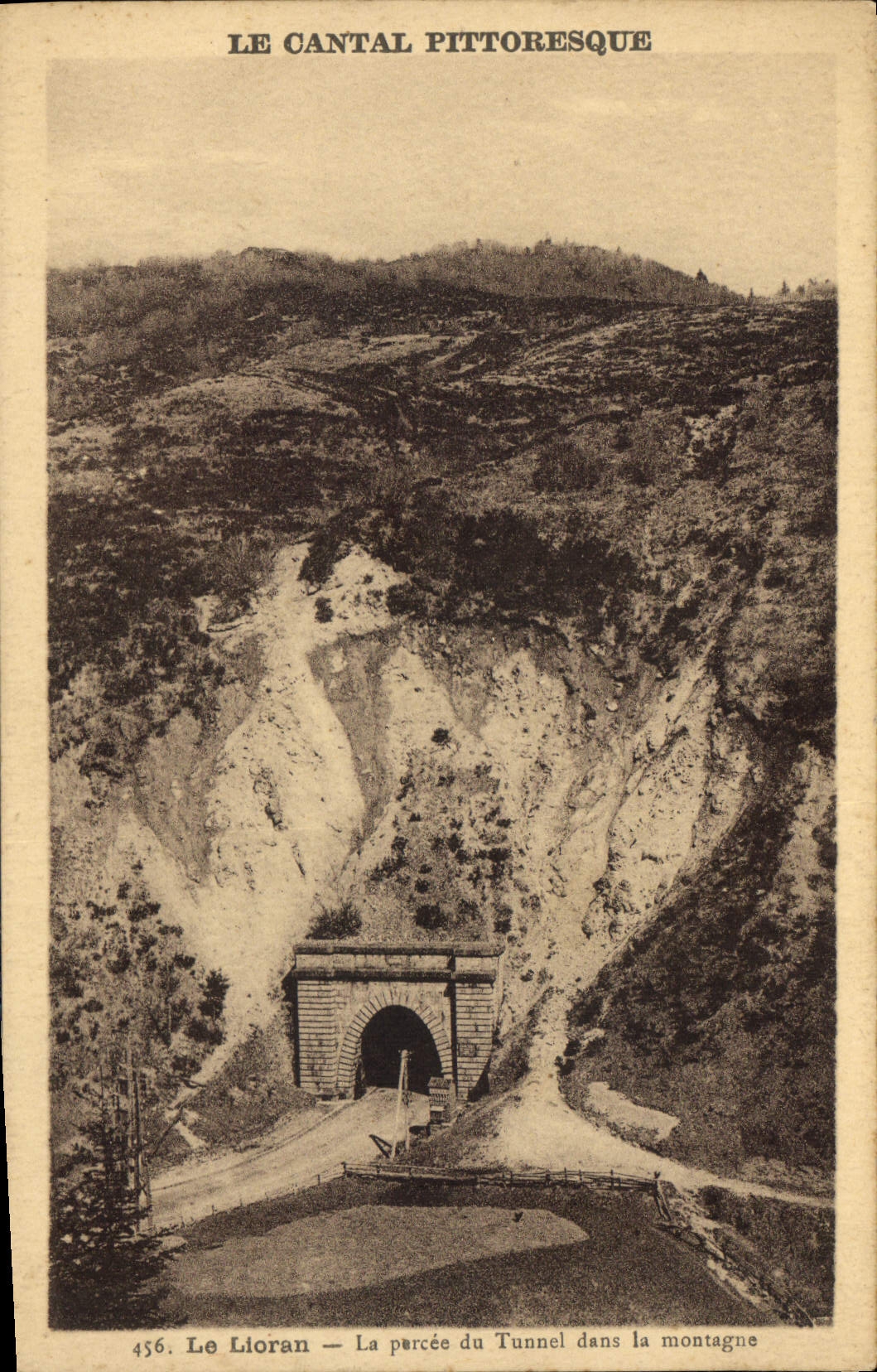 CPA Le Cantal Pittoresque Le Lioran La parcee du Tunnel dens la Montagne 