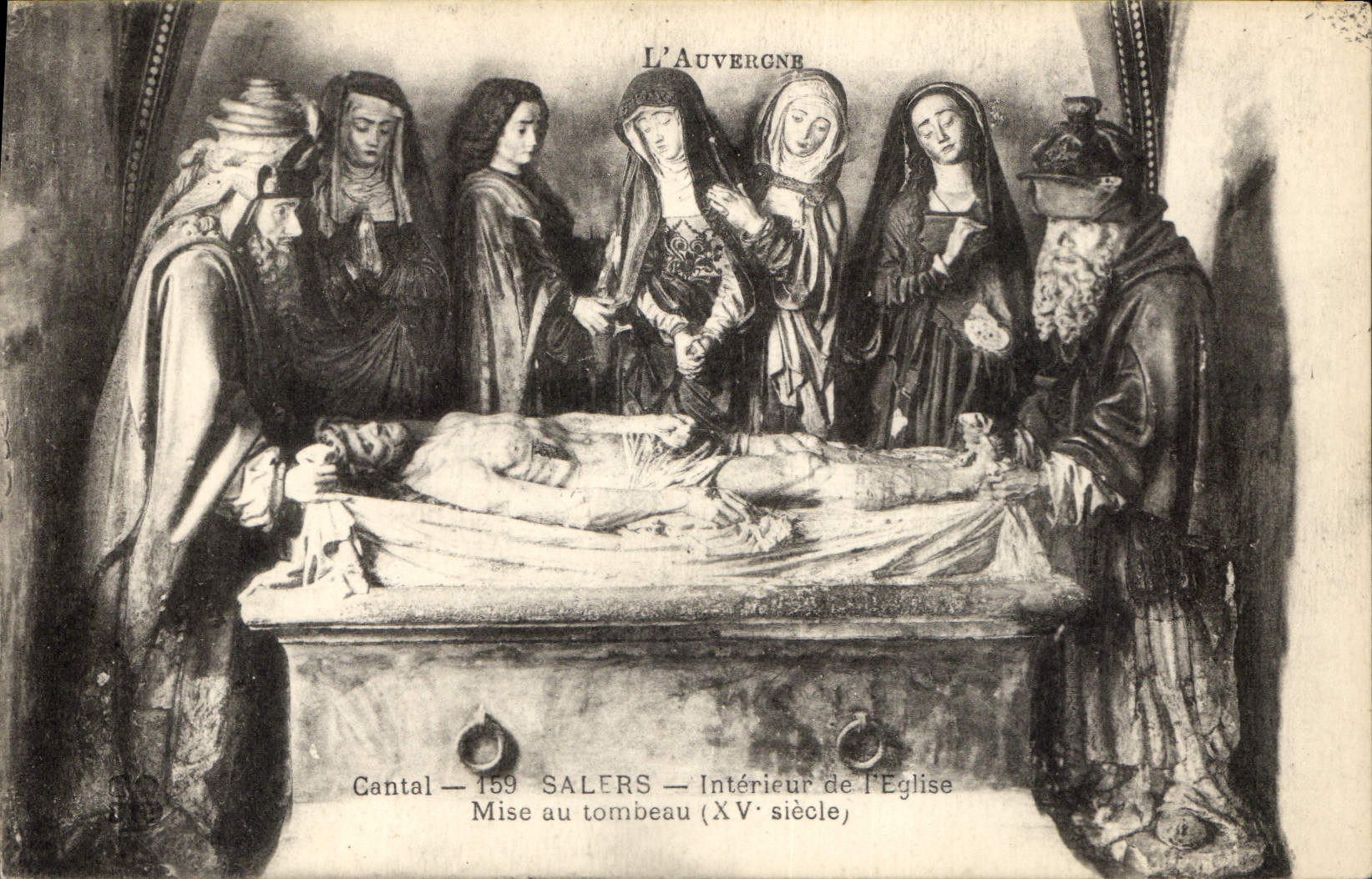 CPA L'Auvergne Cantal Salers Interieur de l'Eglise Mise au tombeau
