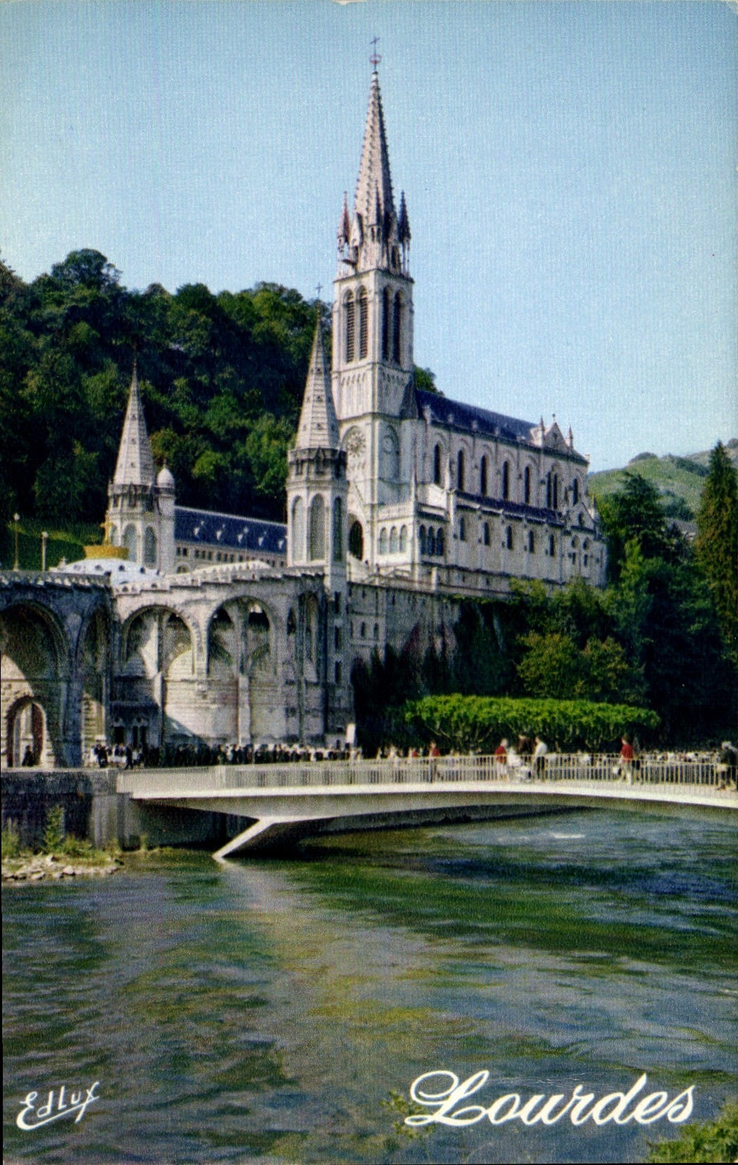 CPA Lourdes La Basilique le gave et les nouveaux Ponts 