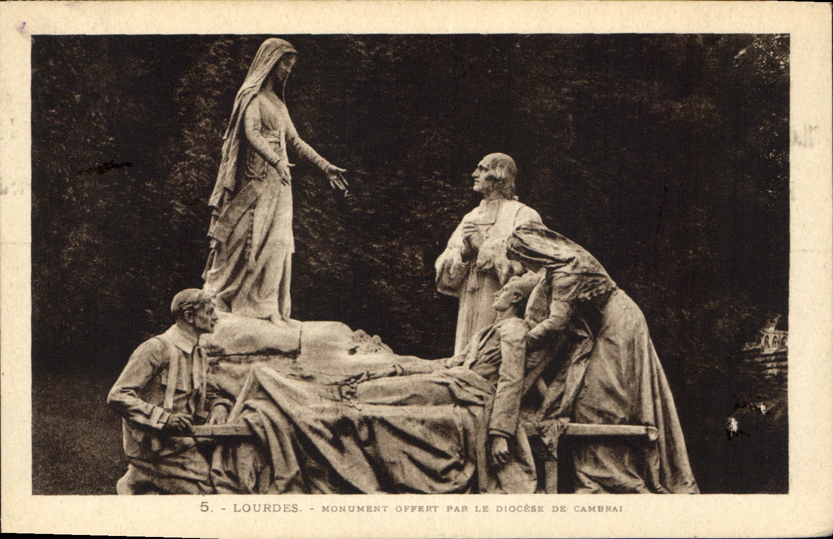 CPA Lourdes Monument offert par le diocees de cambrat 