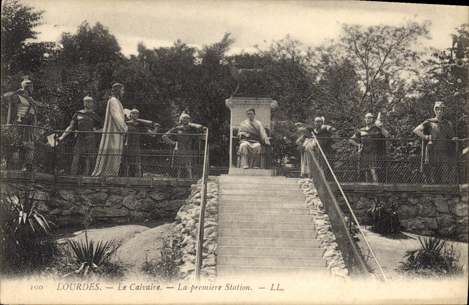 CPA Lourdes Le Calvaire La premiere Station 