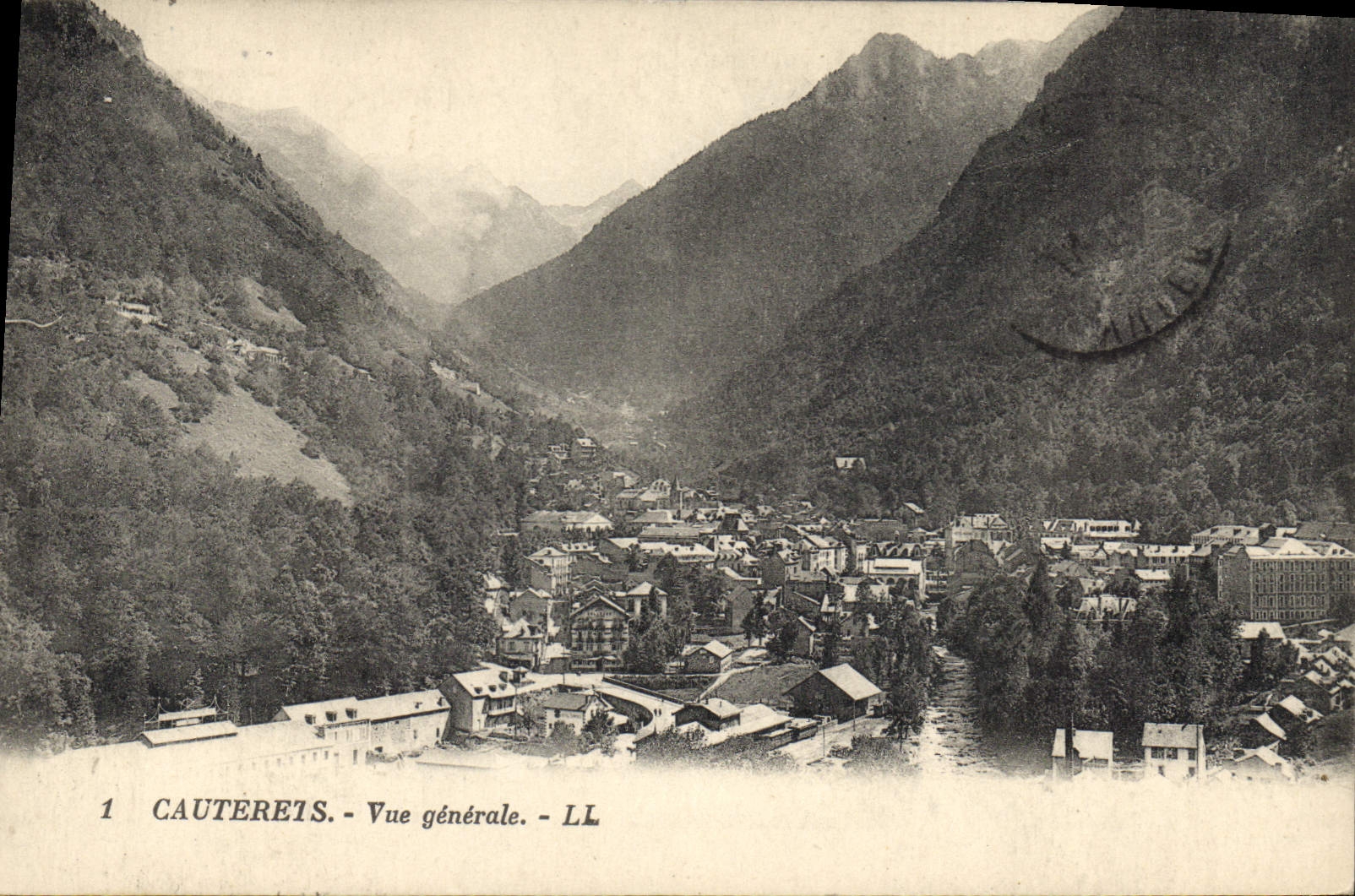 CPA Cauterets Vue generale 