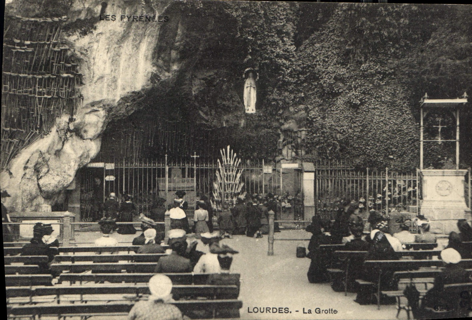 CPA Lourdes la Grotte 