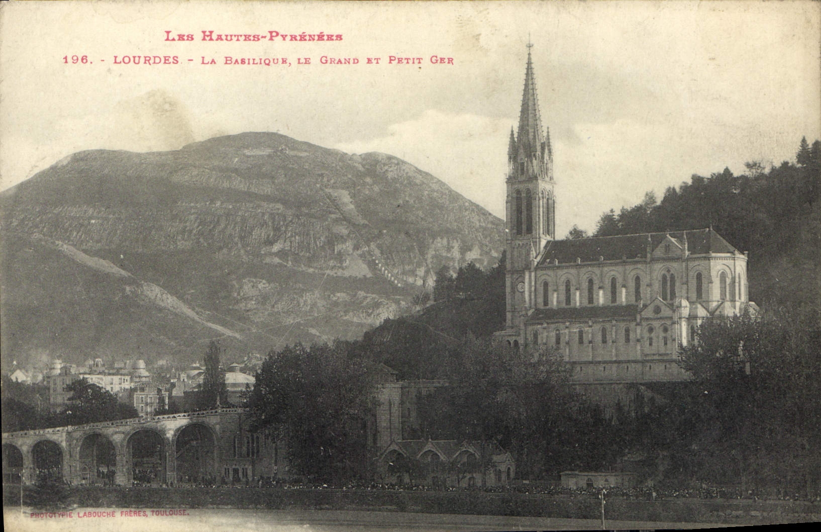 CPA Les Hautes Pyrenees Lourdes La Basilique 