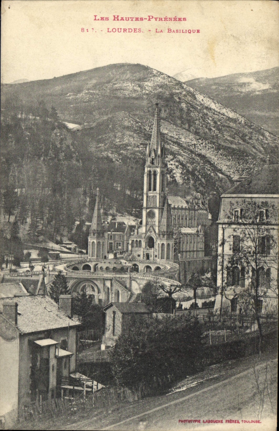 CPA Les Hautes Pyrenees Lourdes La Basilique 